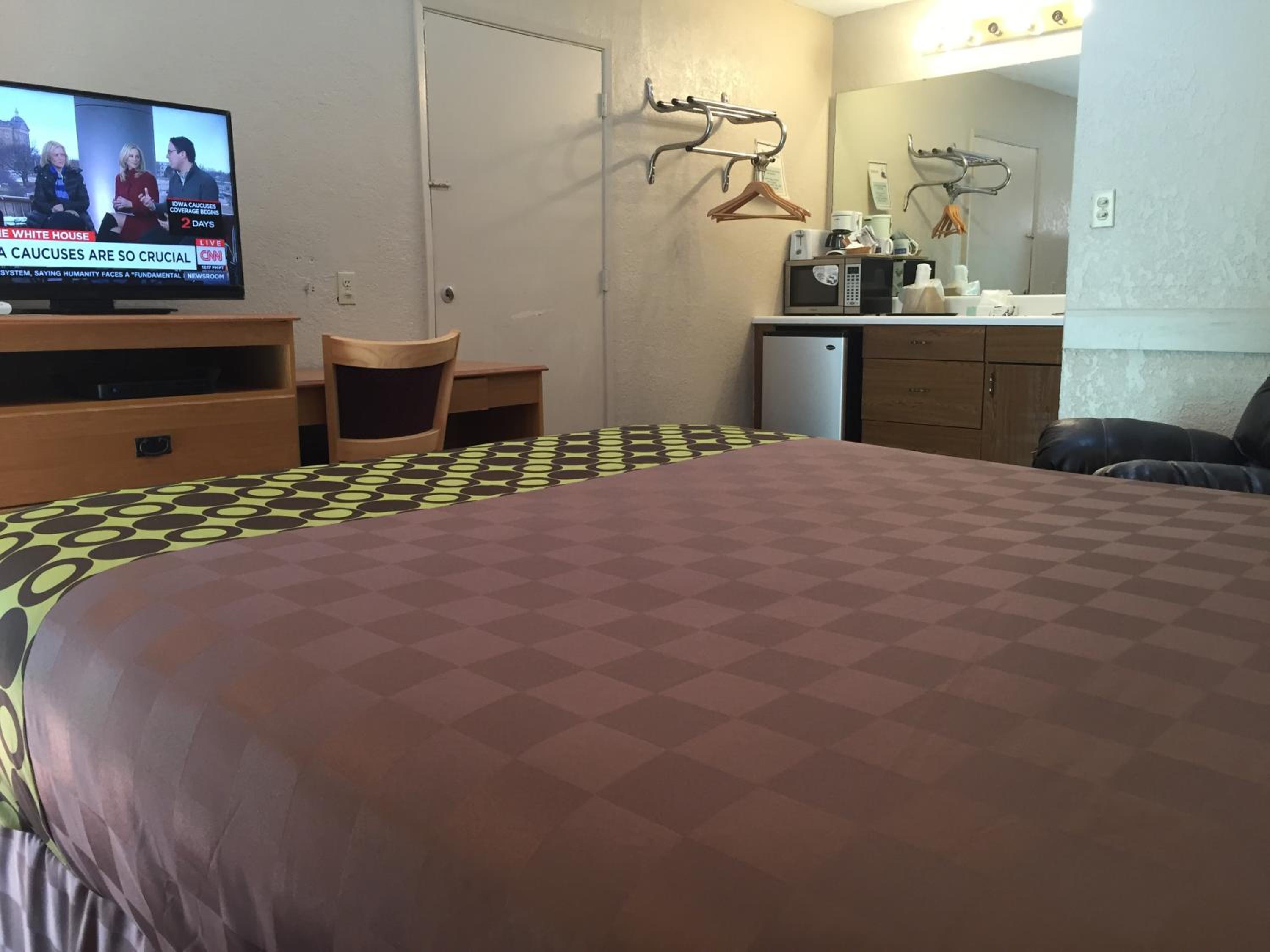 Townhouse Inn and Suites
