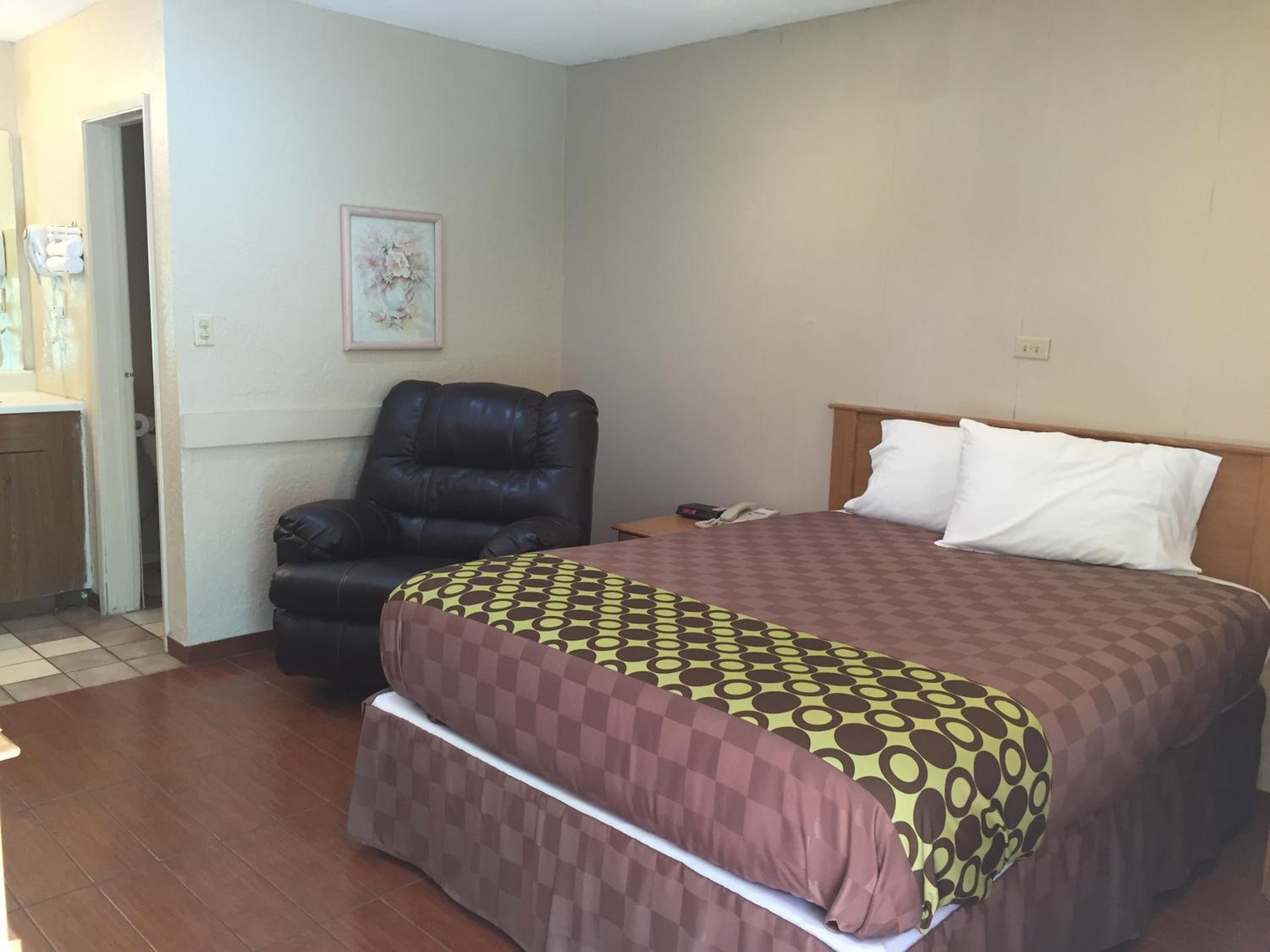 Townhouse Inn and Suites