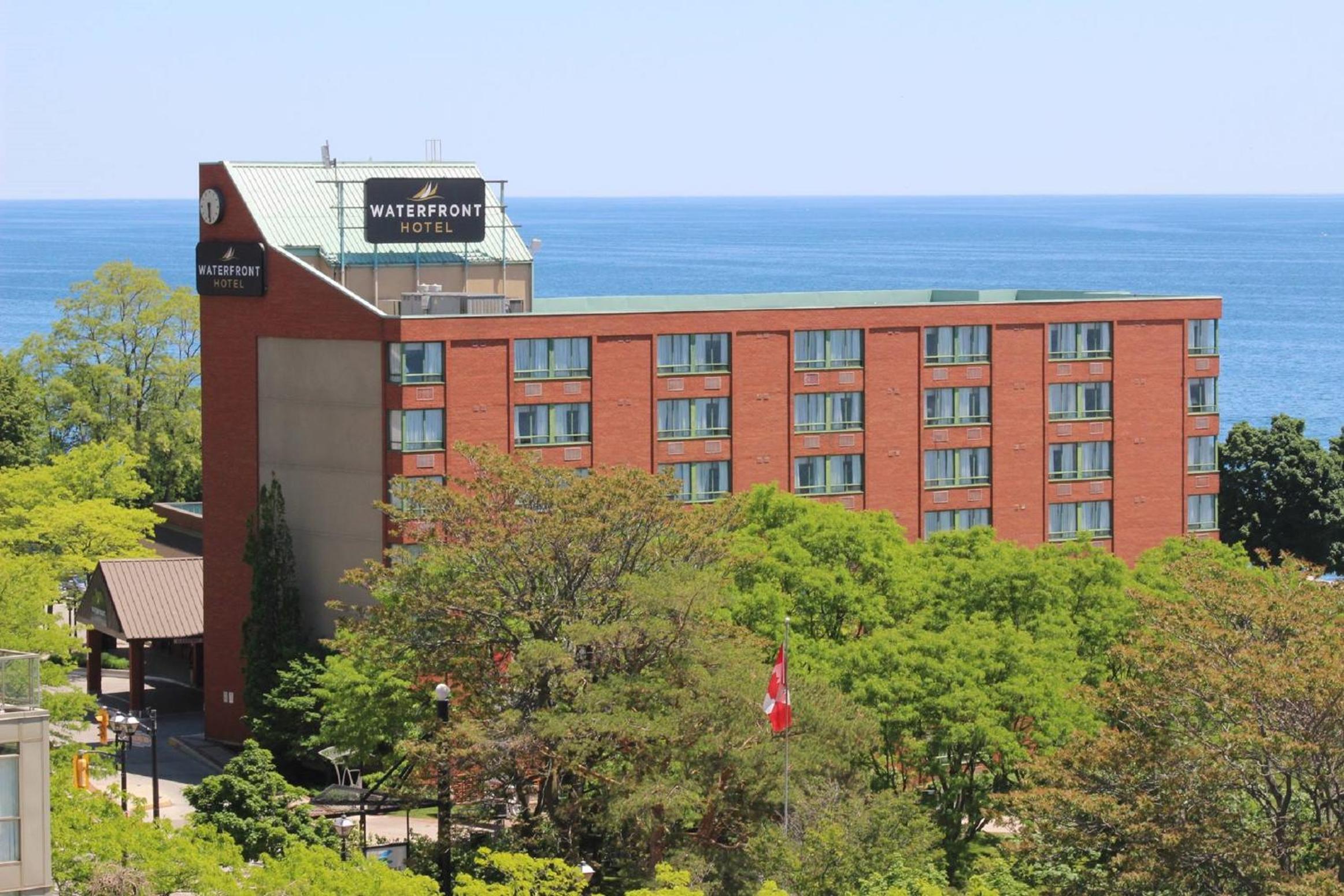 Toronto Vacations - Waterfront Hotel Downtown Burlington - Property Image 1