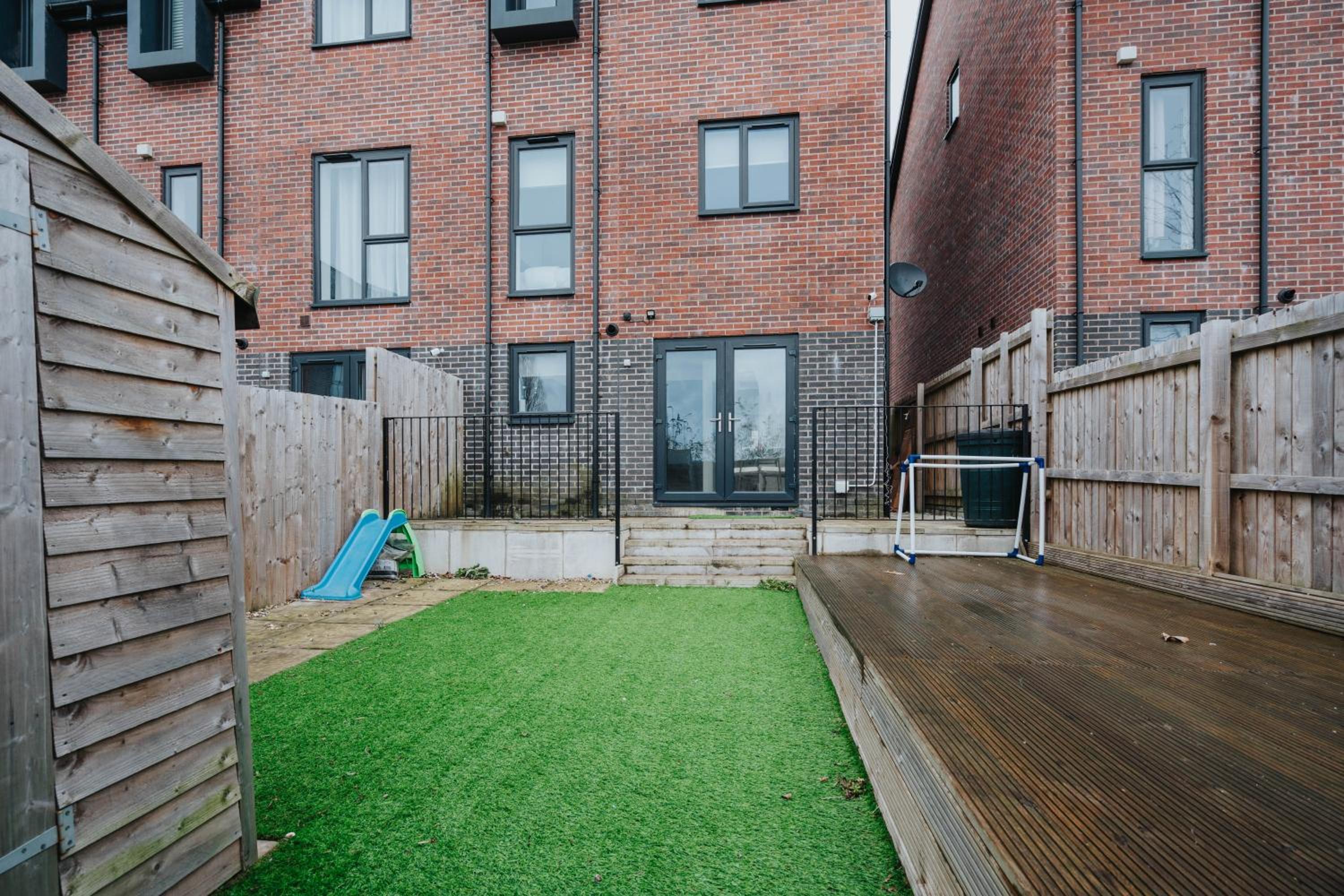 Stylish5 bed By Etihad and Coop live