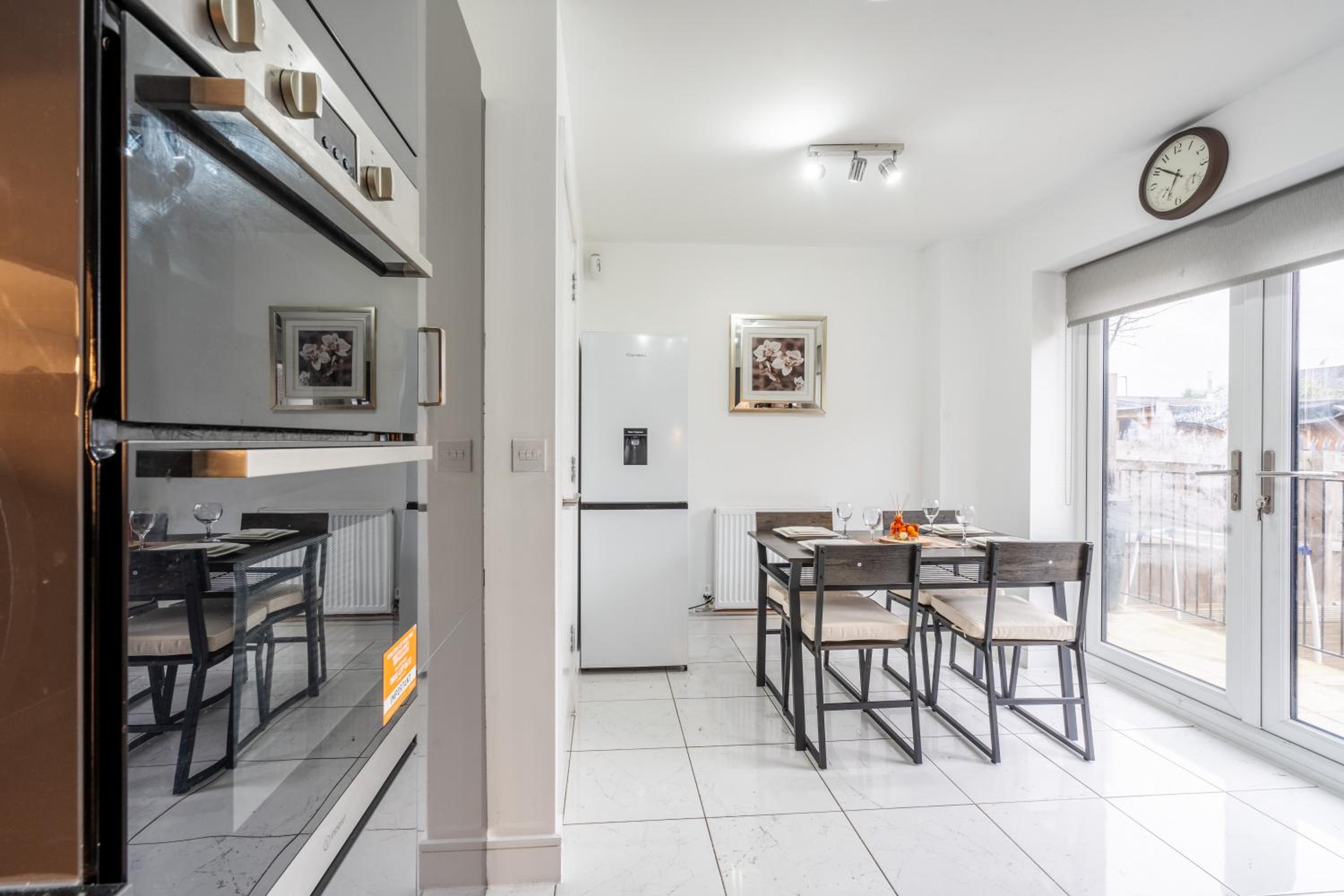 Stylish5 bed By Etihad and Coop live