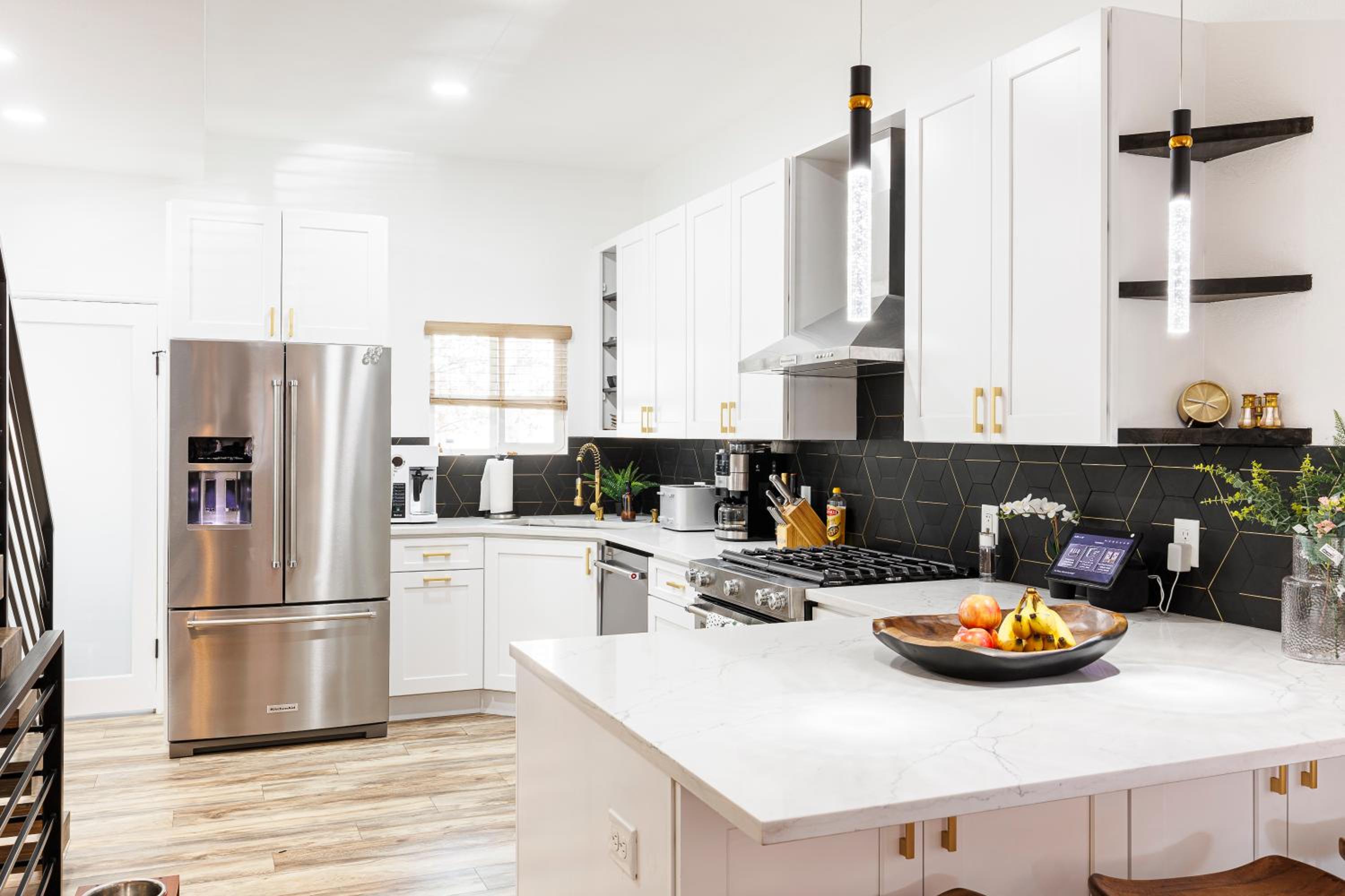 Lux Newly Remodeled DT, Patio, Fully Stocked 5Bd, 3Ba