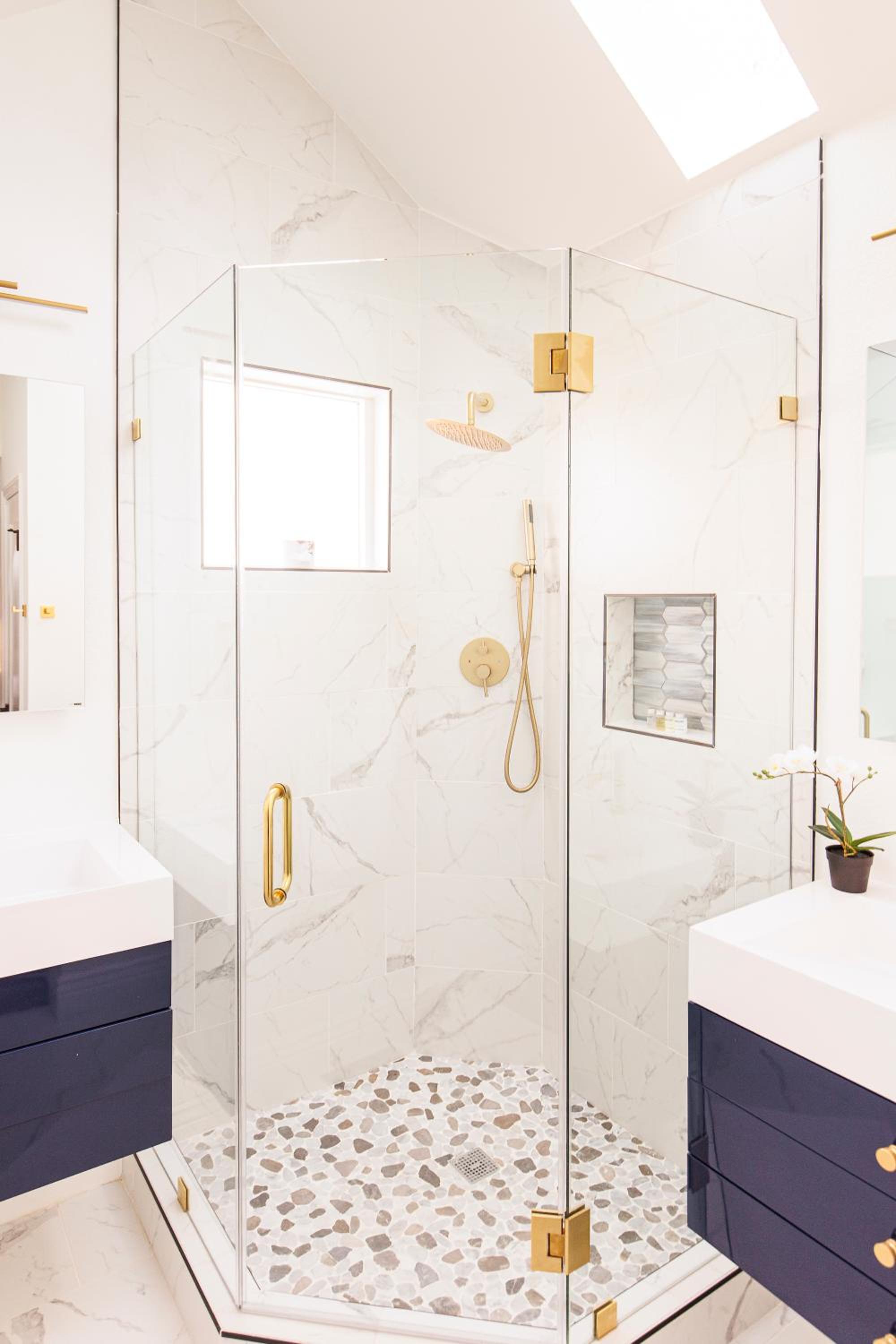 Lux Newly Remodeled DT, Patio, Fully Stocked 5Bd, 3Ba