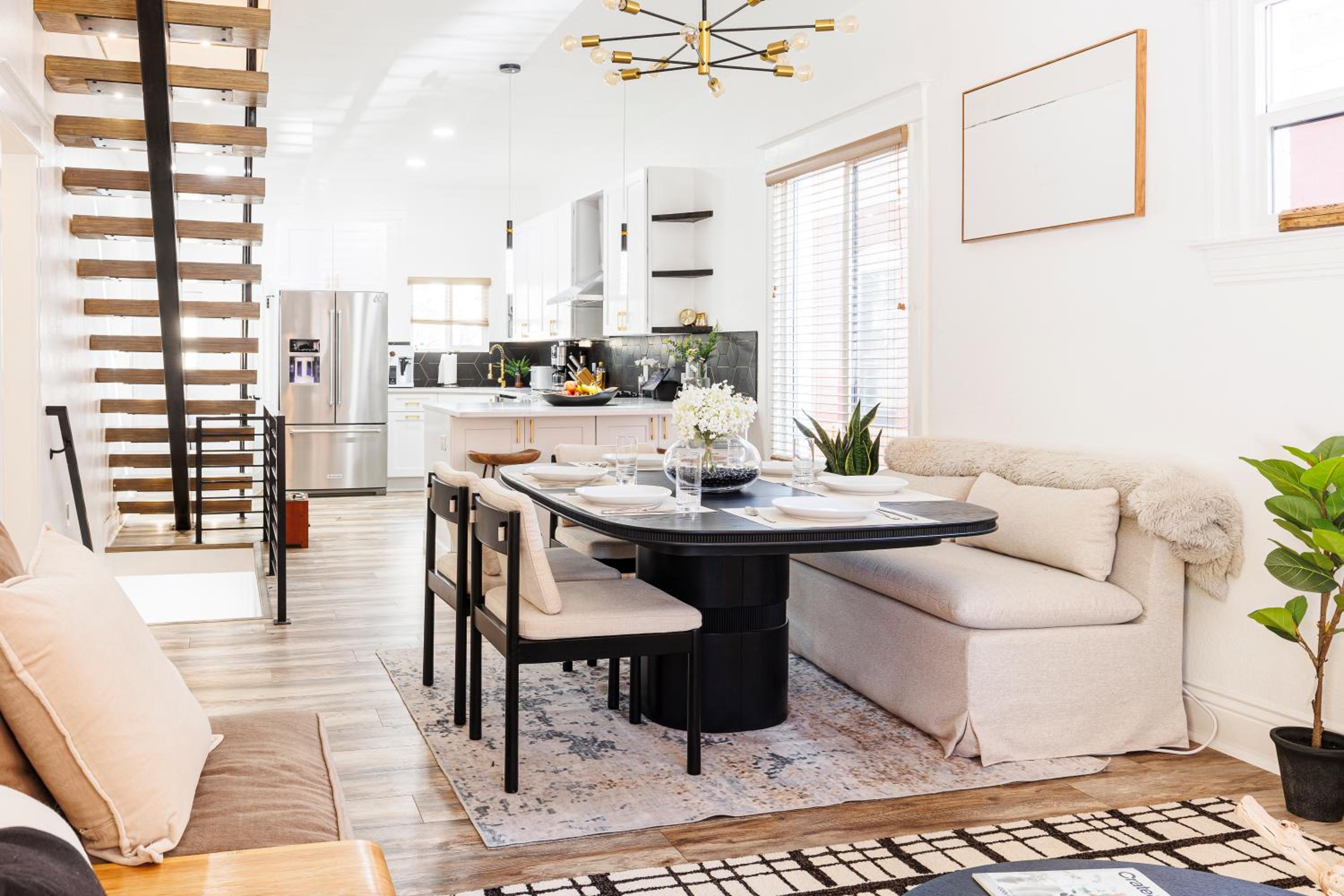 Lux Newly Remodeled DT, Patio, Fully Stocked 5Bd, 3Ba