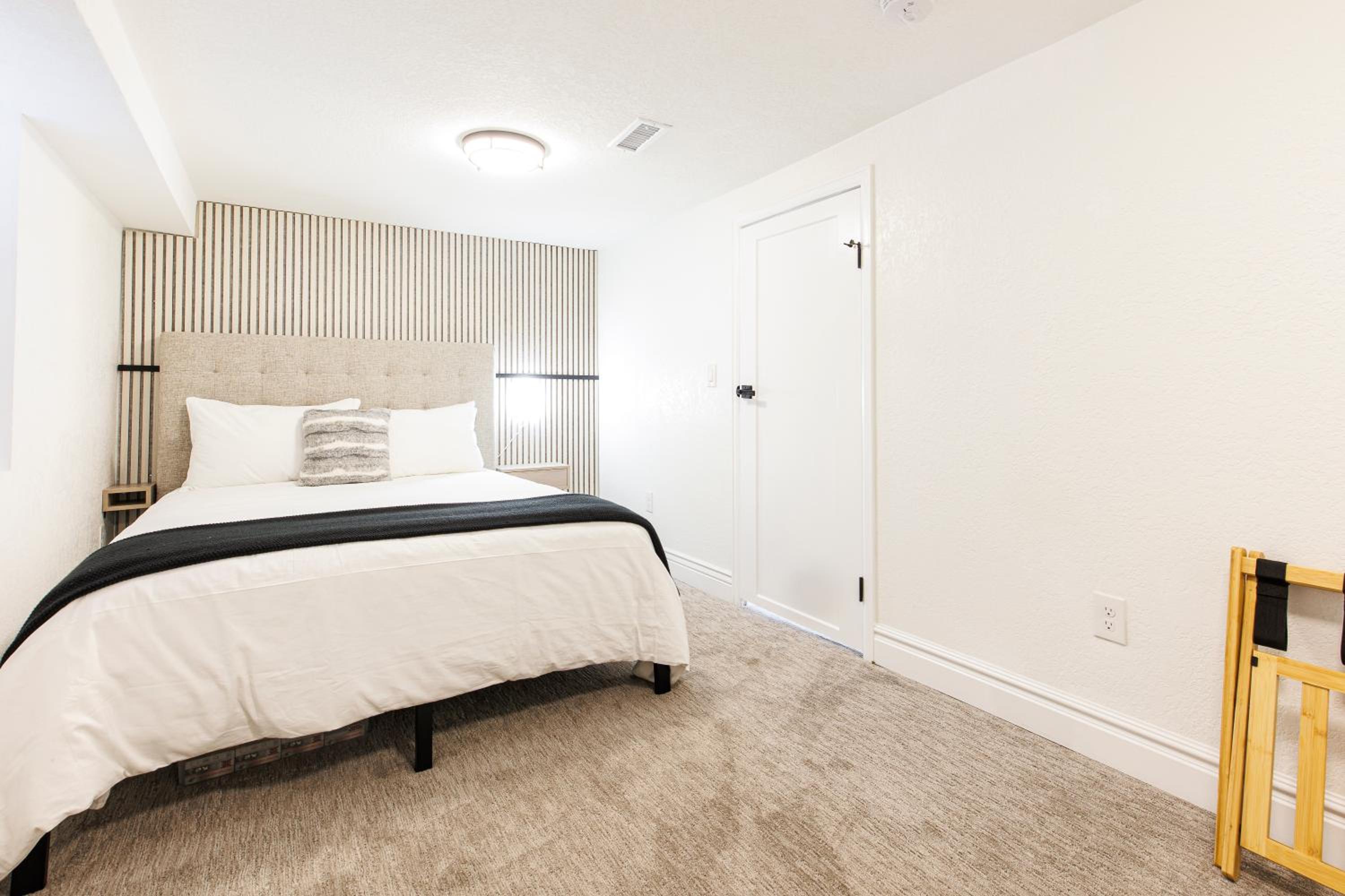 Lux Newly Remodeled DT, Patio, Fully Stocked 5Bd, 3Ba