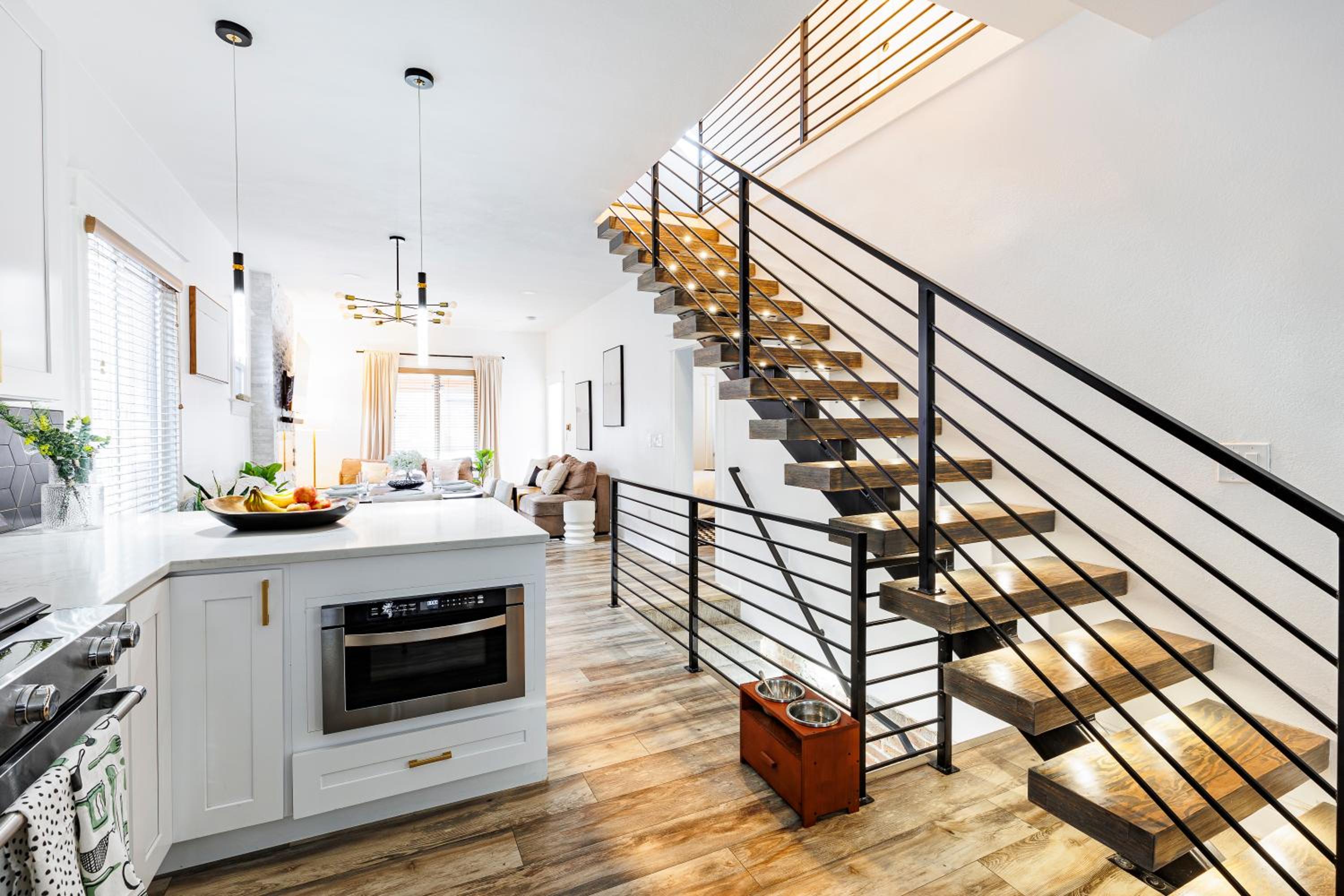 Lux Newly Remodeled DT, Patio, Fully Stocked 5Bd, 3Ba