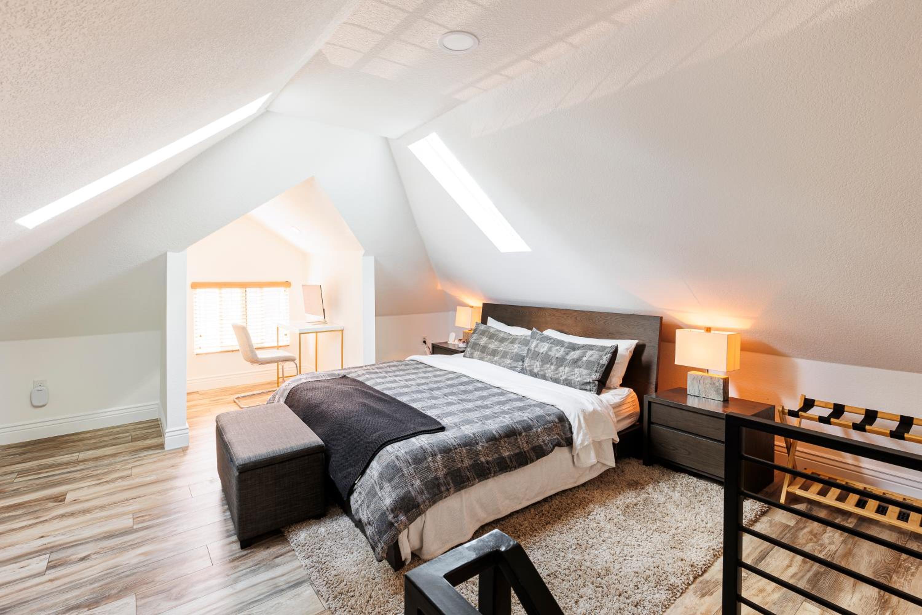 Lux Newly Remodeled DT, Patio, Fully Stocked 5Bd, 3Ba