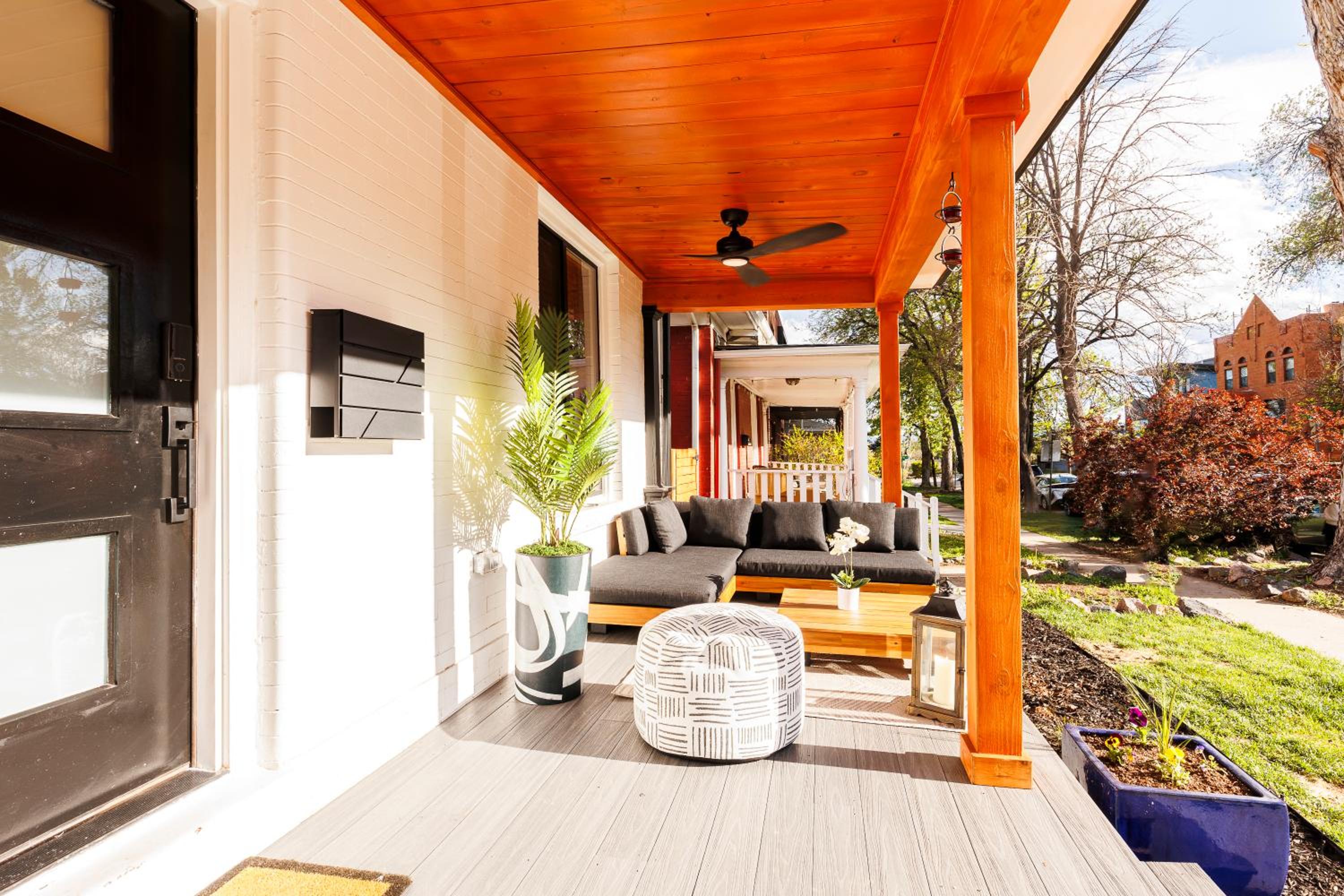 Lux Newly Remodeled DT, Patio, Fully Stocked 5Bd, 3Ba