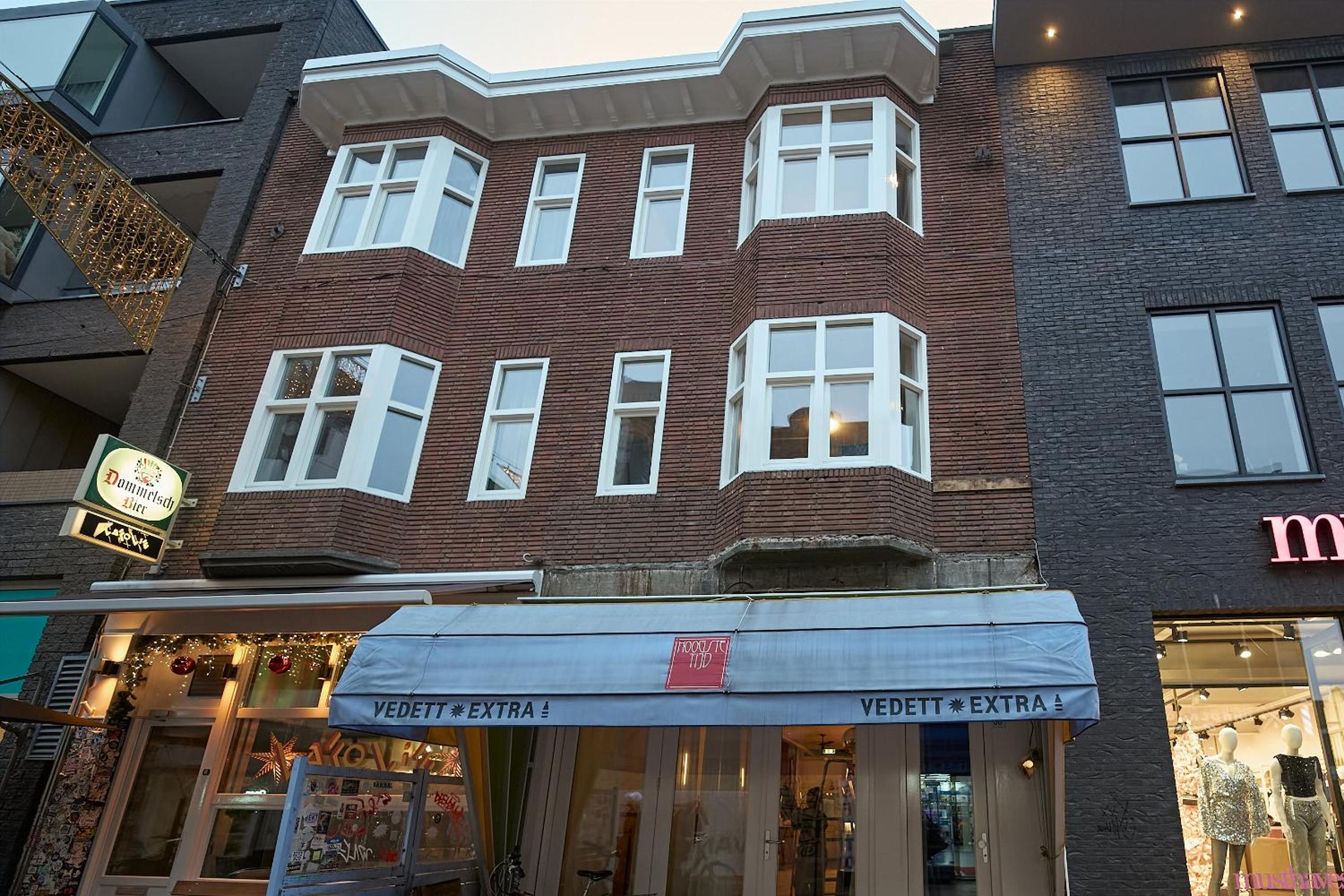 Central Apartment Above Lively Bar in Busy Street 2
