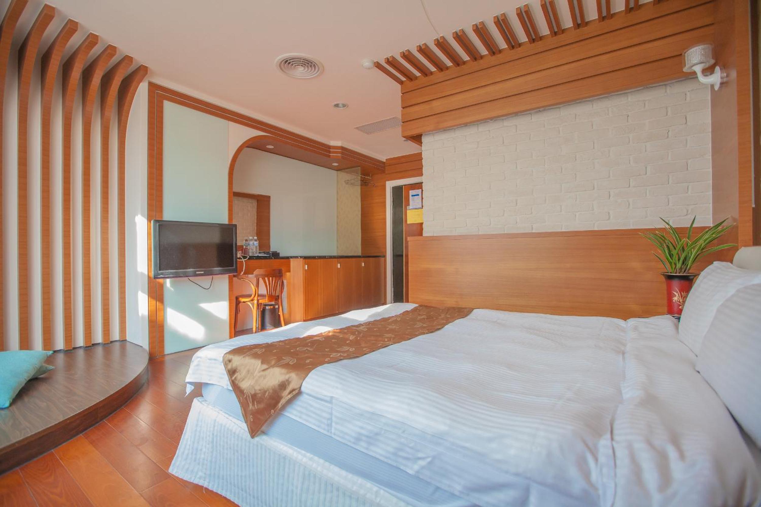 Shuian Lakeside Hotel