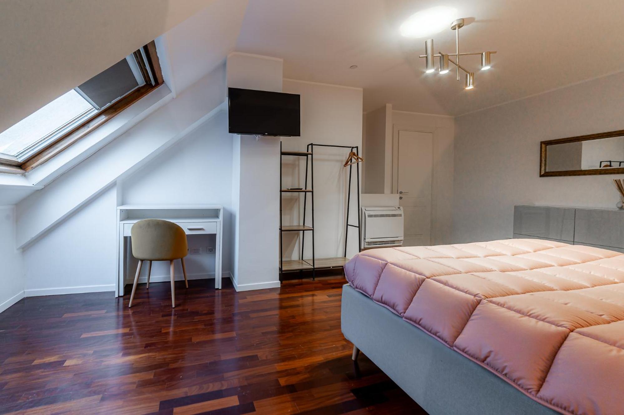 Elegant Penthouse - Metro Conca d'Oro & Terrace