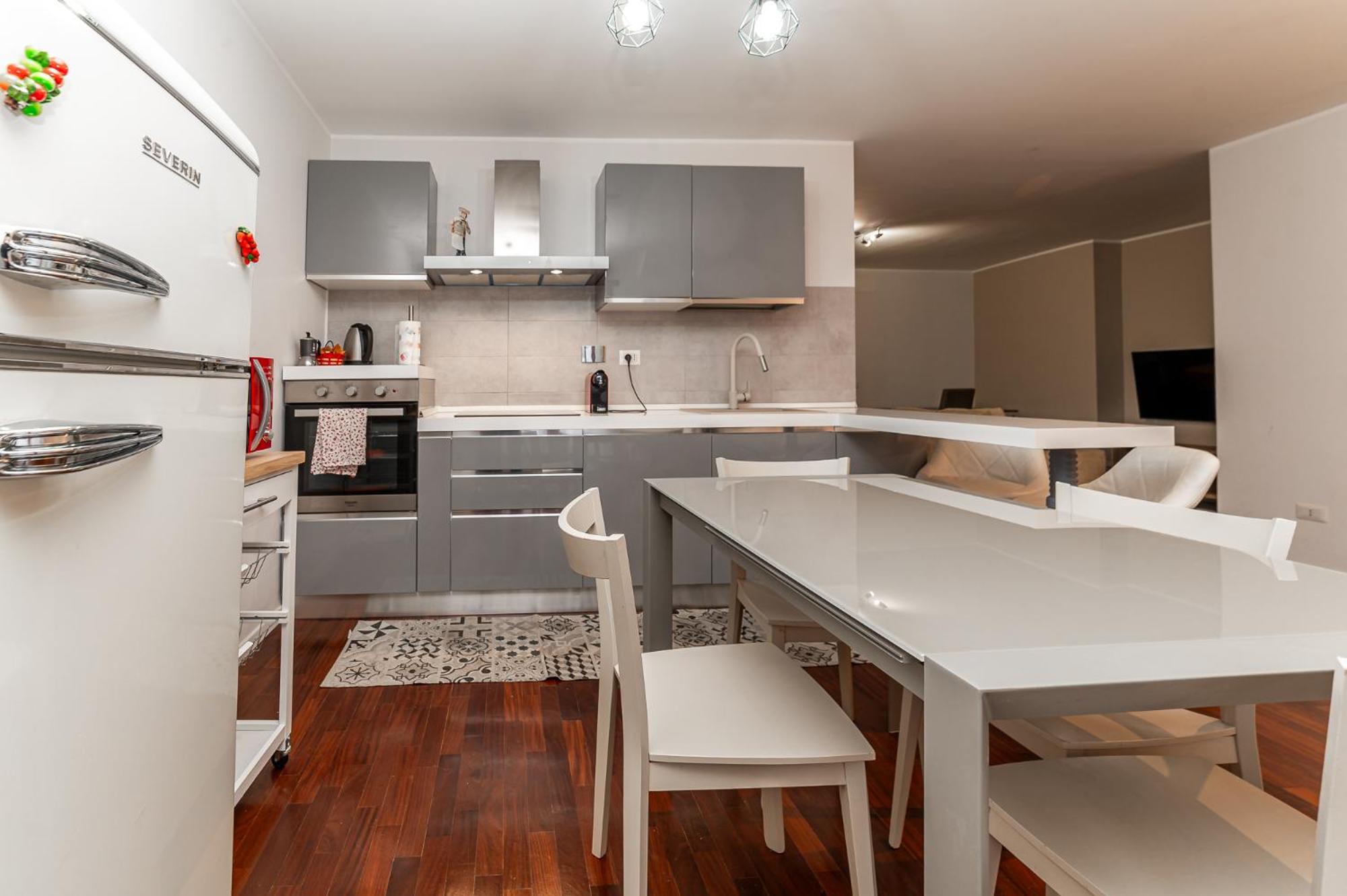 Elegant Penthouse - Metro Conca d'Oro & Terrace