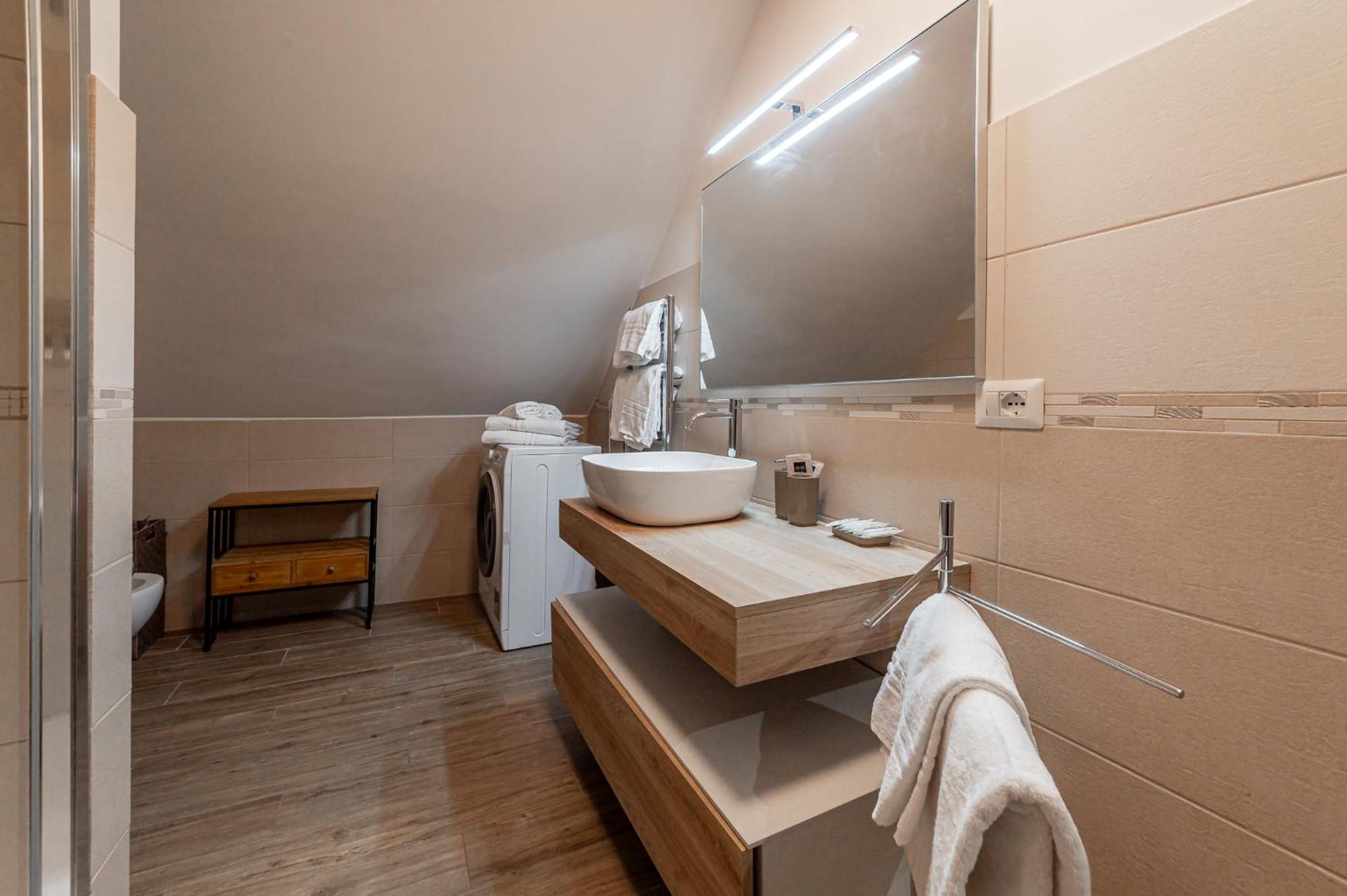 Elegant Penthouse - Metro Conca d'Oro & Terrace