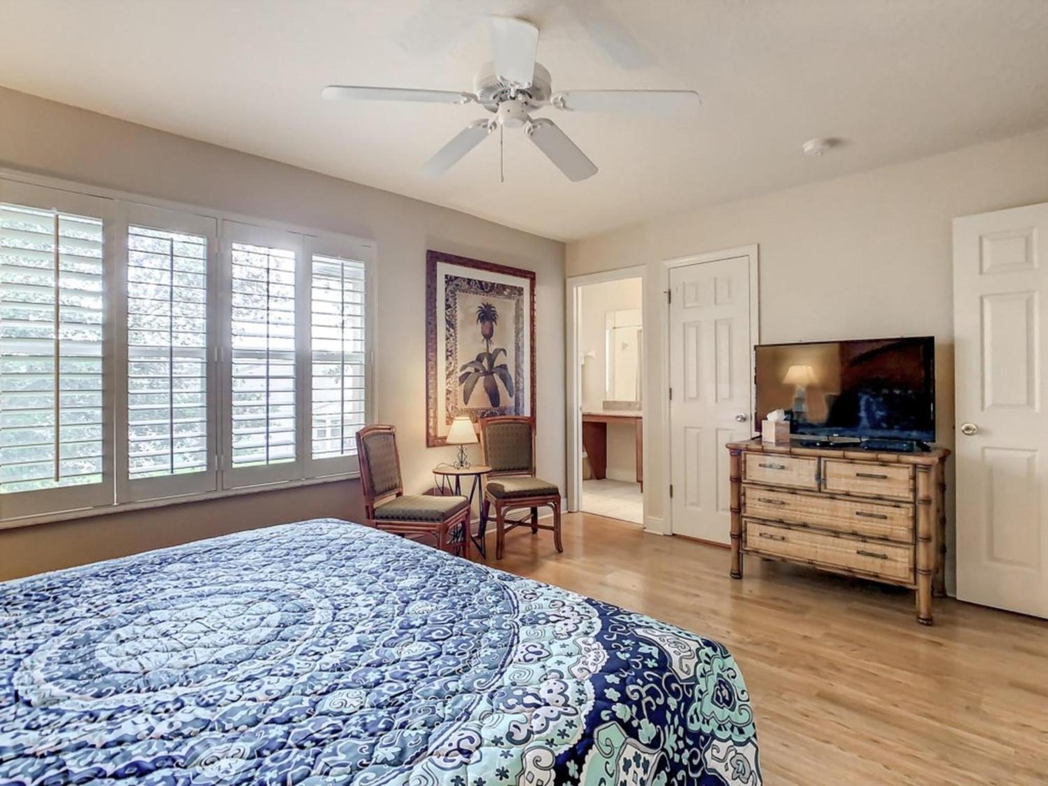 Anna’s Regal Townhome: Comfort & Style Await