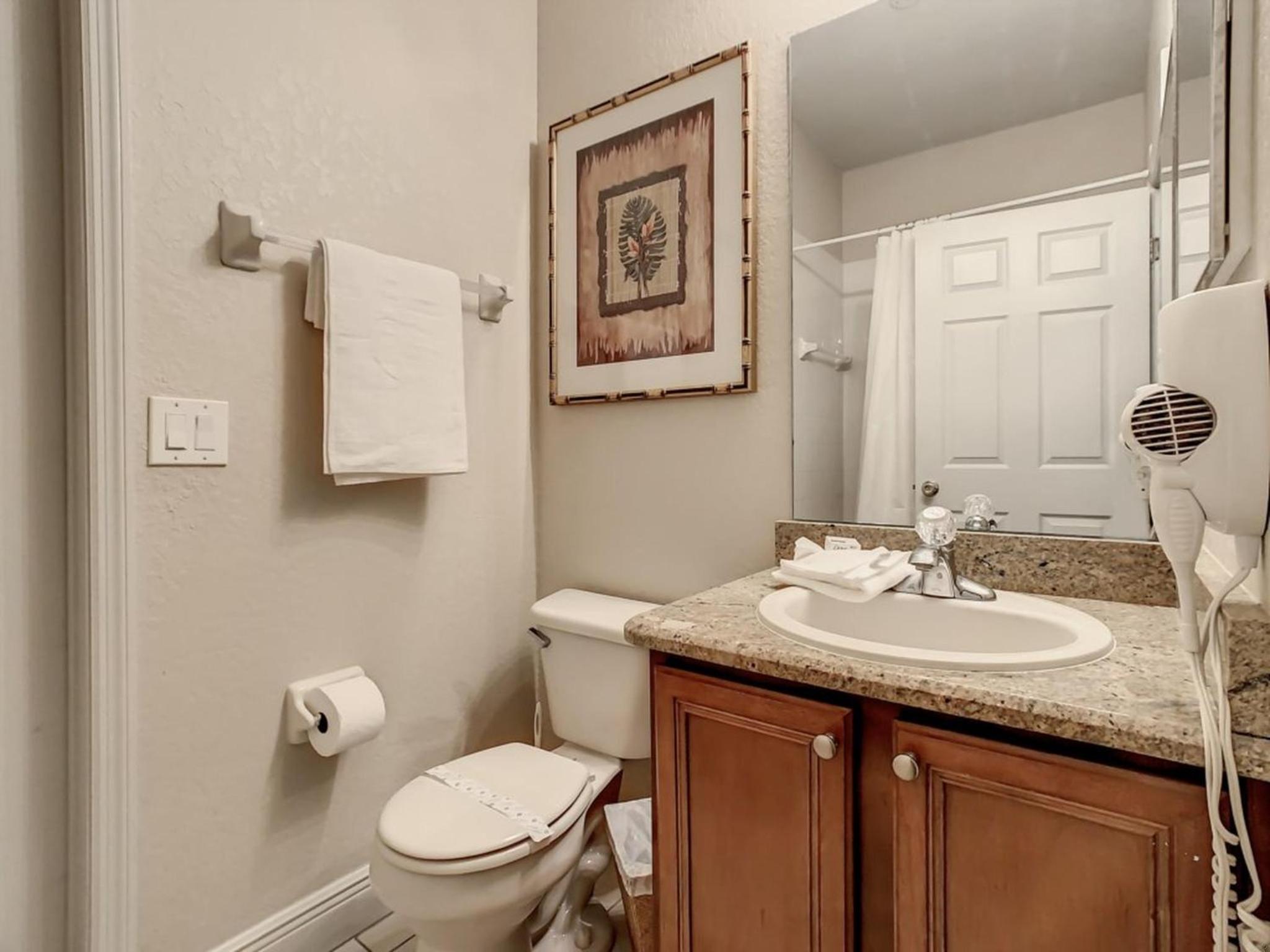 Anna’s Regal Townhome: Comfort & Style Await