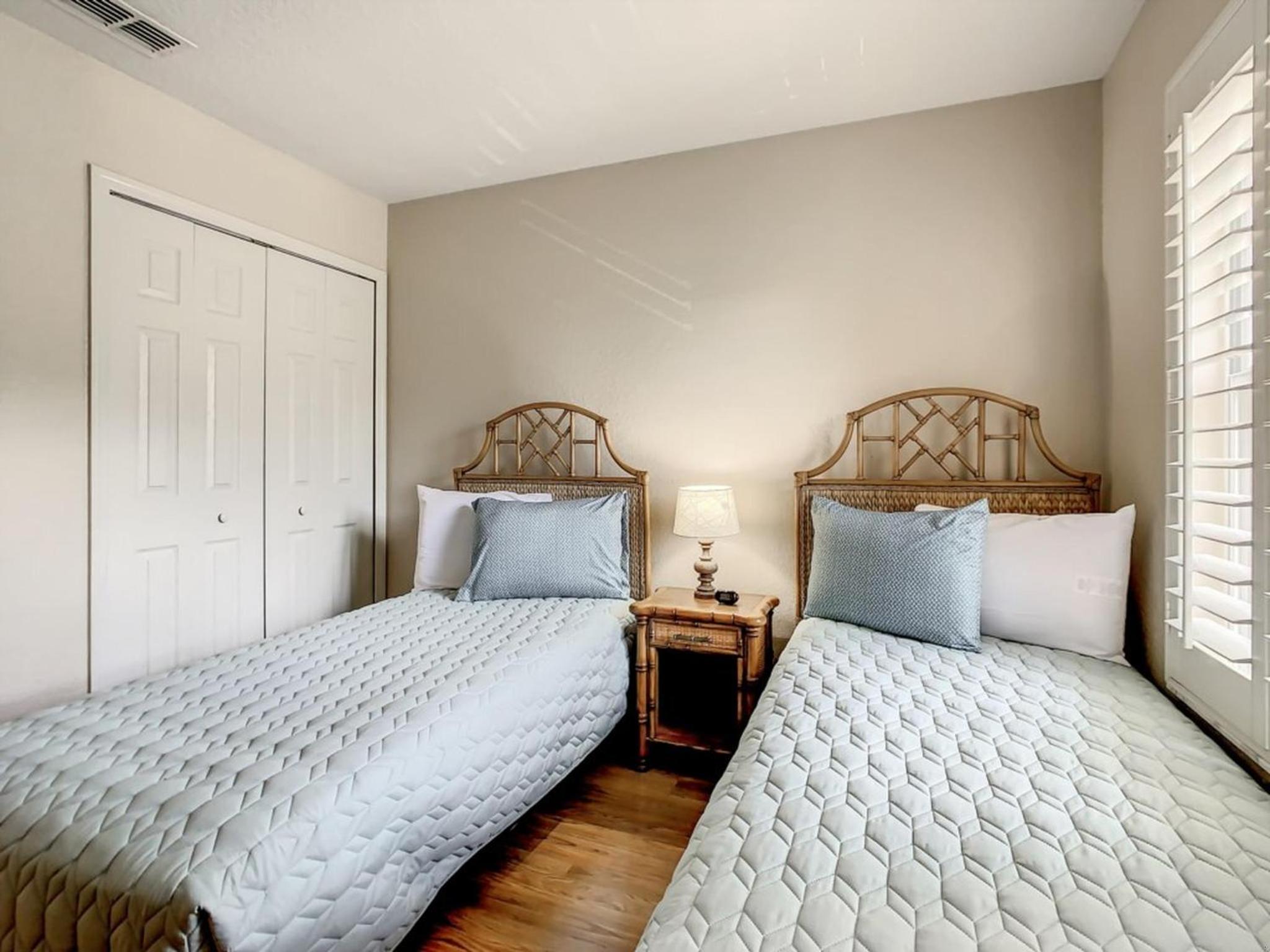 Anna’s Regal Townhome: Comfort & Style Await