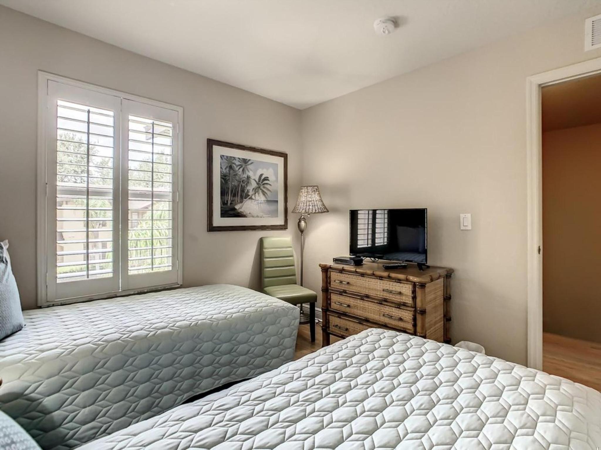 Anna’s Regal Townhome: Comfort & Style Await