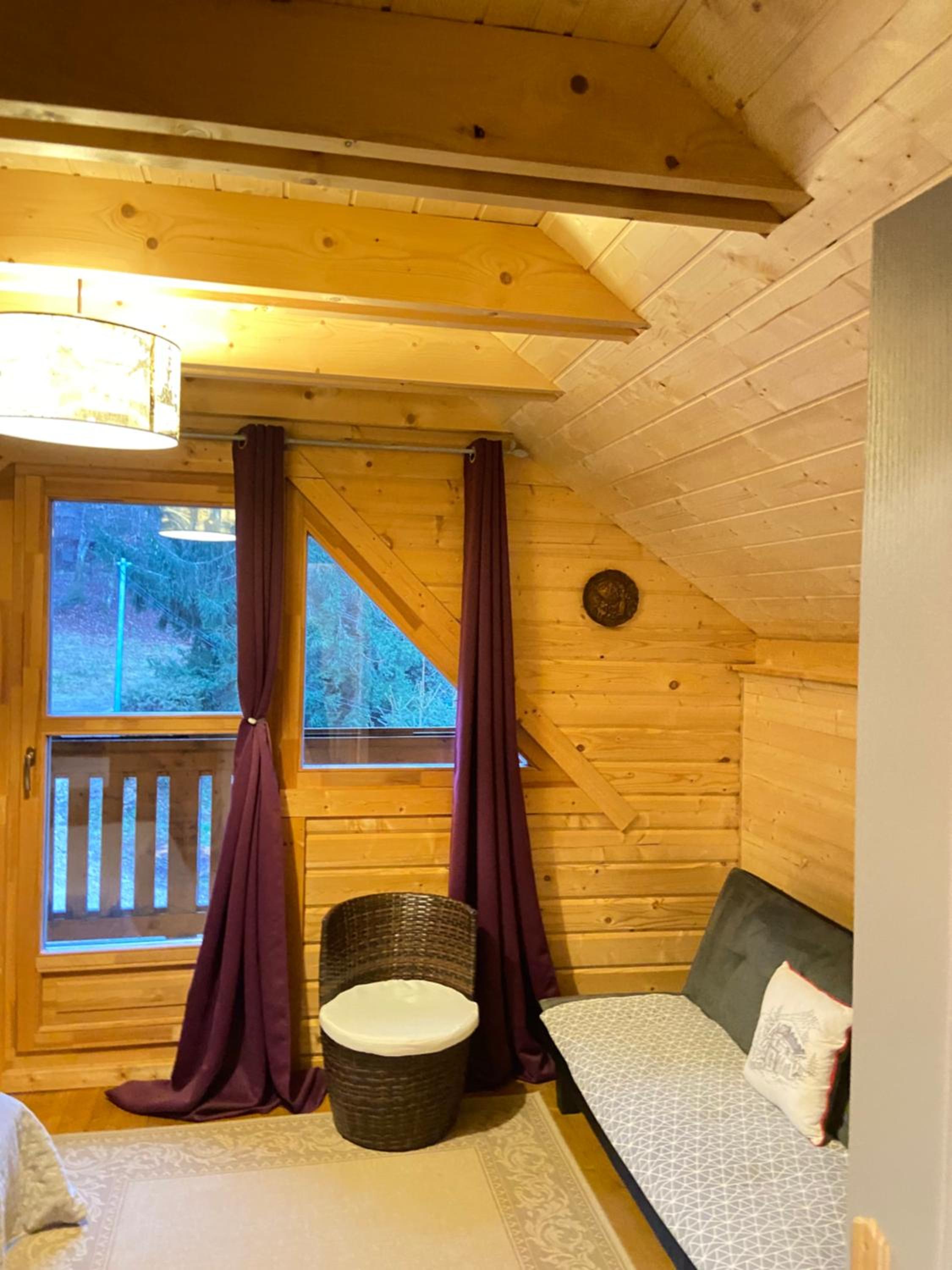 Chalet bois au calme, en lisière de forêt, balcons, sentiers balades Gérardmer & Alsace 