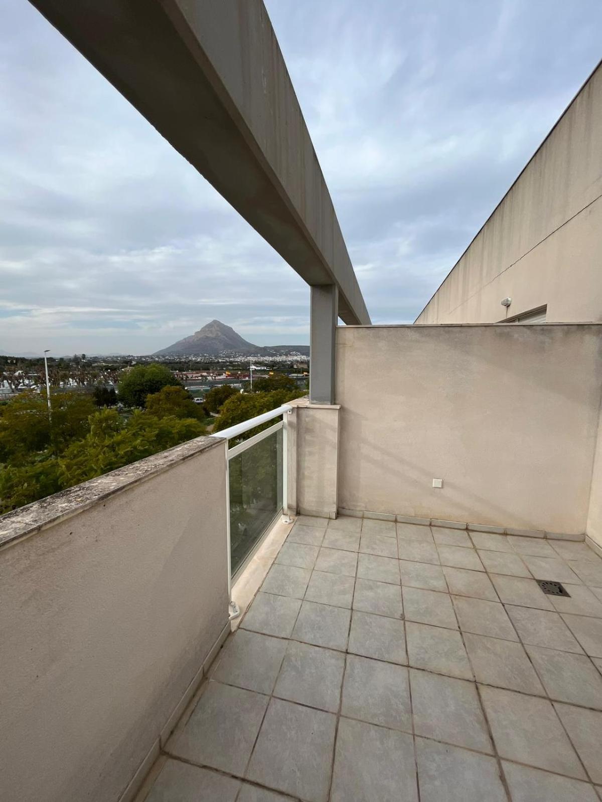 Spacious townhouse in Jávea with swimming pool