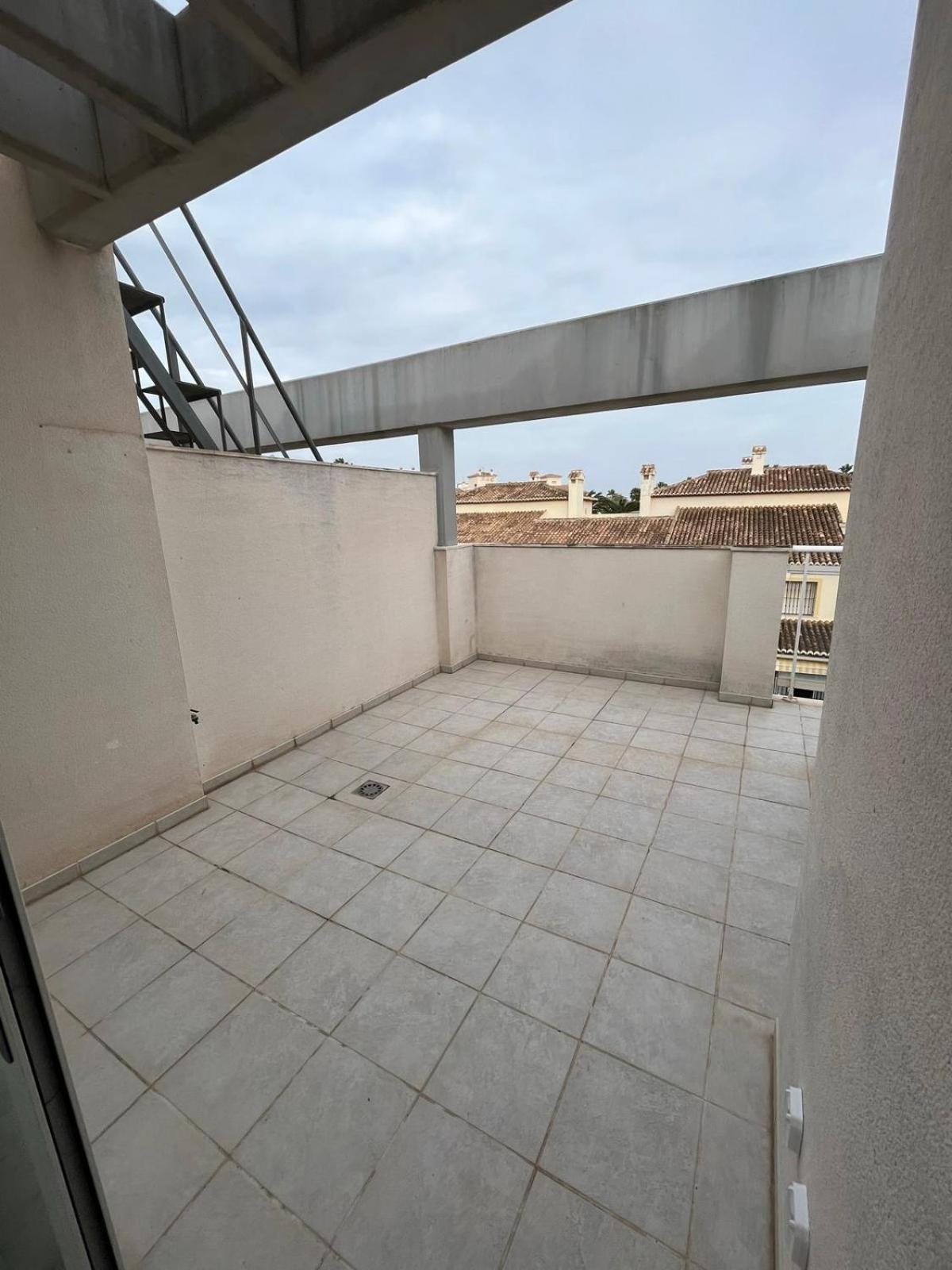 Spacious townhouse in Jávea with swimming pool