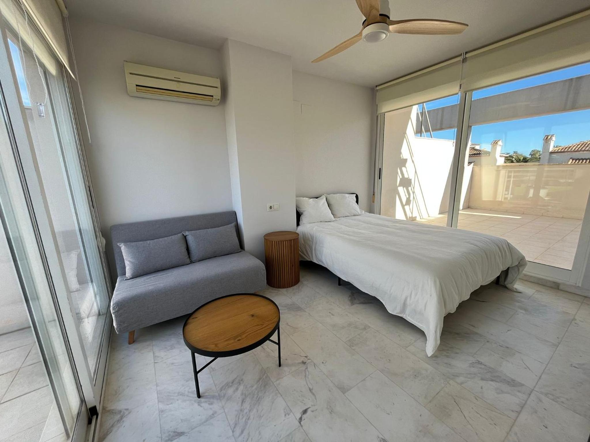 Spacious townhouse in Jávea with swimming pool