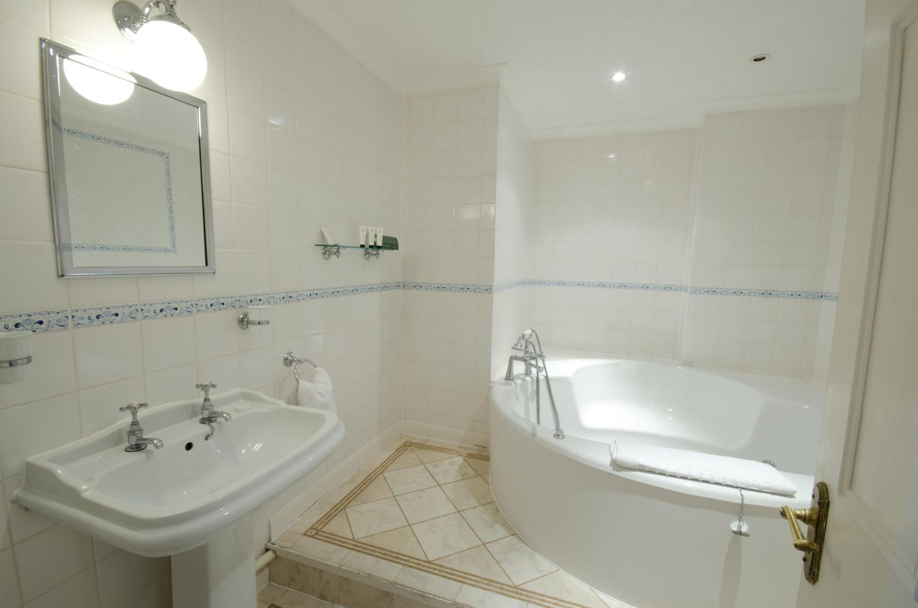 Gloucester Vacations - Hatton Court Hotel - Property Image 5