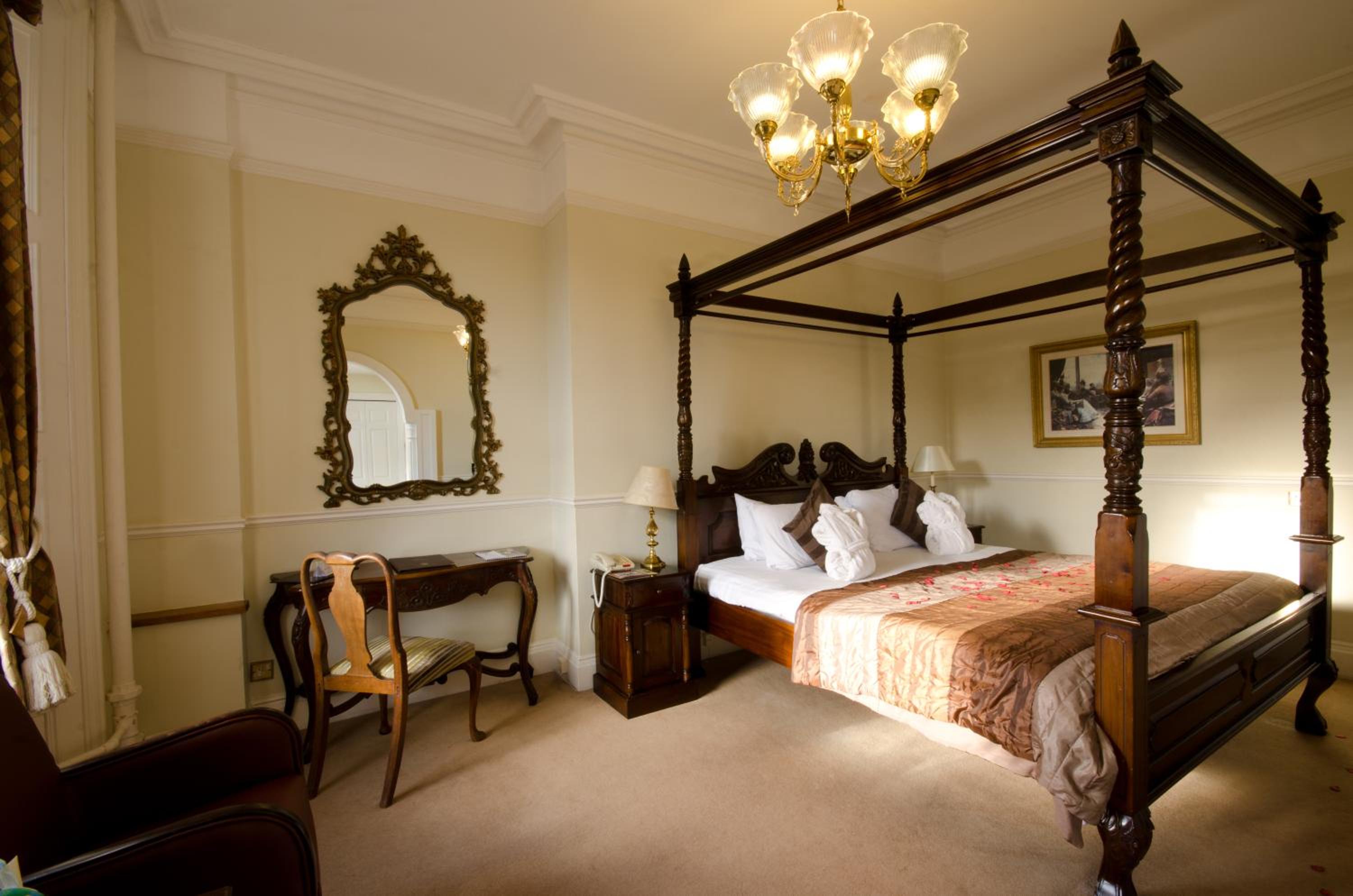 Gloucester Vacations - Hatton Court Hotel - Property Image 9