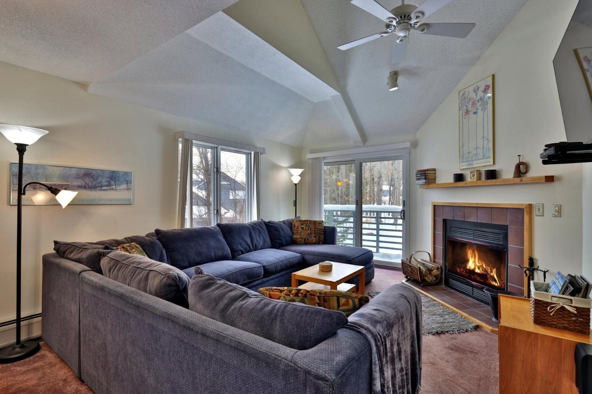 Woods Resort and Spa - Cozy 2-Bedroom Condo Minutes to Ski Resort - Spa, Pool, Hot Tub, Tennis, Fireplace
