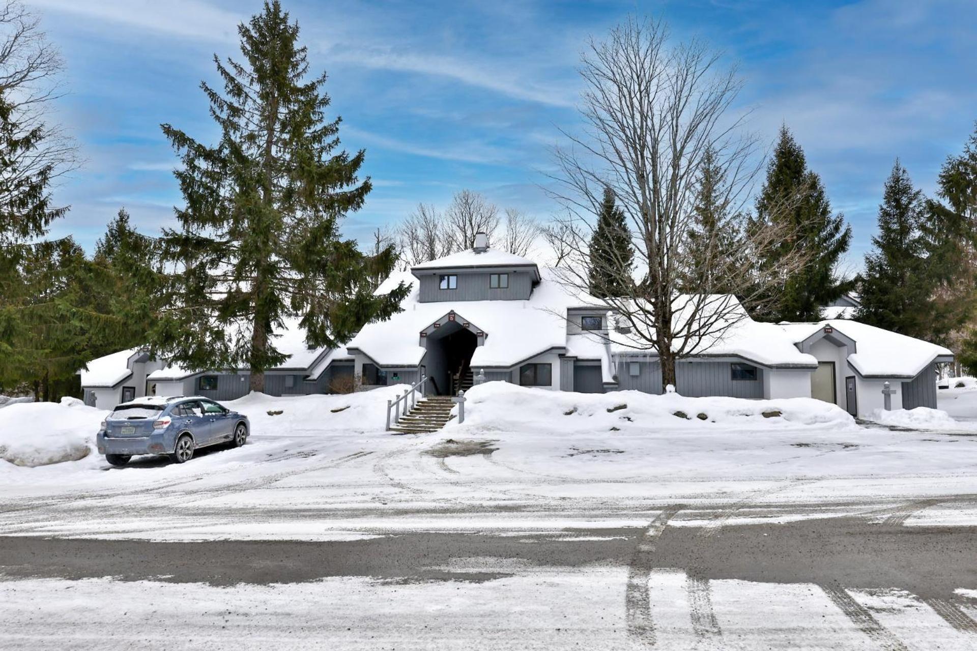 Woods Resort and Spa - Cozy 2-Bedroom Condo Minutes to Ski Resort - Spa, Pool, Hot Tub, Tennis, Fireplace