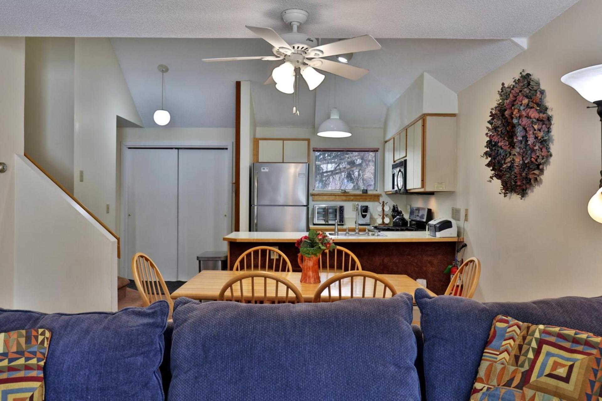 Woods Resort and Spa - Cozy 2-Bedroom Condo Minutes to Ski Resort - Spa, Pool, Hot Tub, Tennis, Fireplace