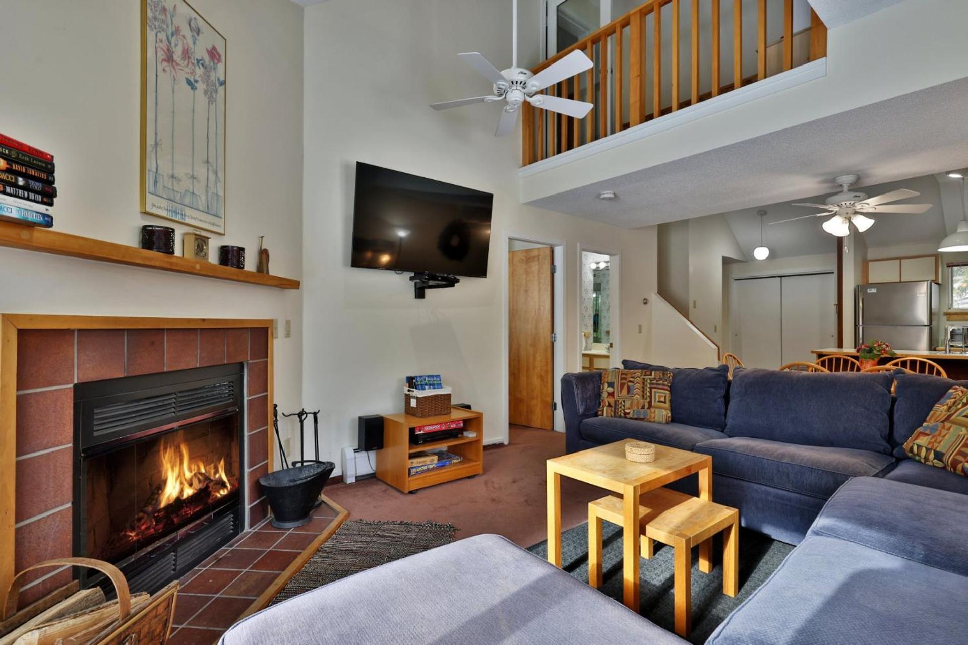 Woods Resort and Spa - Cozy 2-Bedroom Condo Minutes to Ski Resort - Spa, Pool, Hot Tub, Tennis, Fireplace