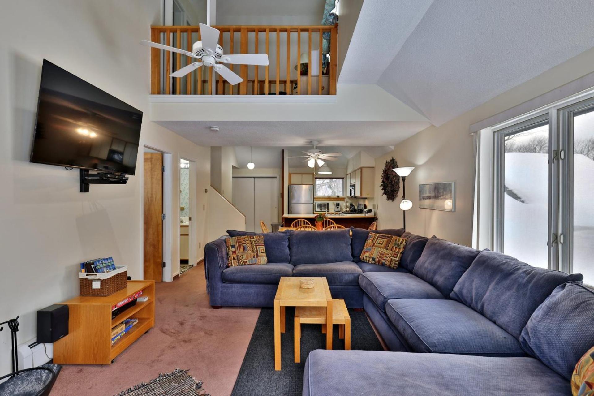 Woods Resort and Spa - Cozy 2-Bedroom Condo Minutes to Ski Resort - Spa, Pool, Hot Tub, Tennis, Fireplace