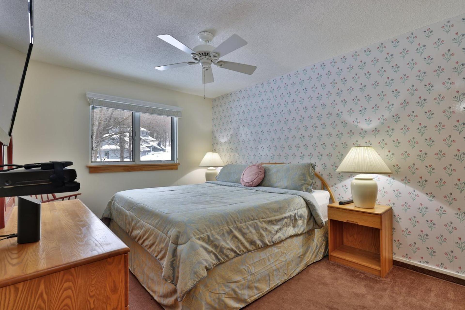 Woods Resort and Spa - Cozy 2-Bedroom Condo Minutes to Ski Resort - Spa, Pool, Hot Tub, Tennis, Fireplace