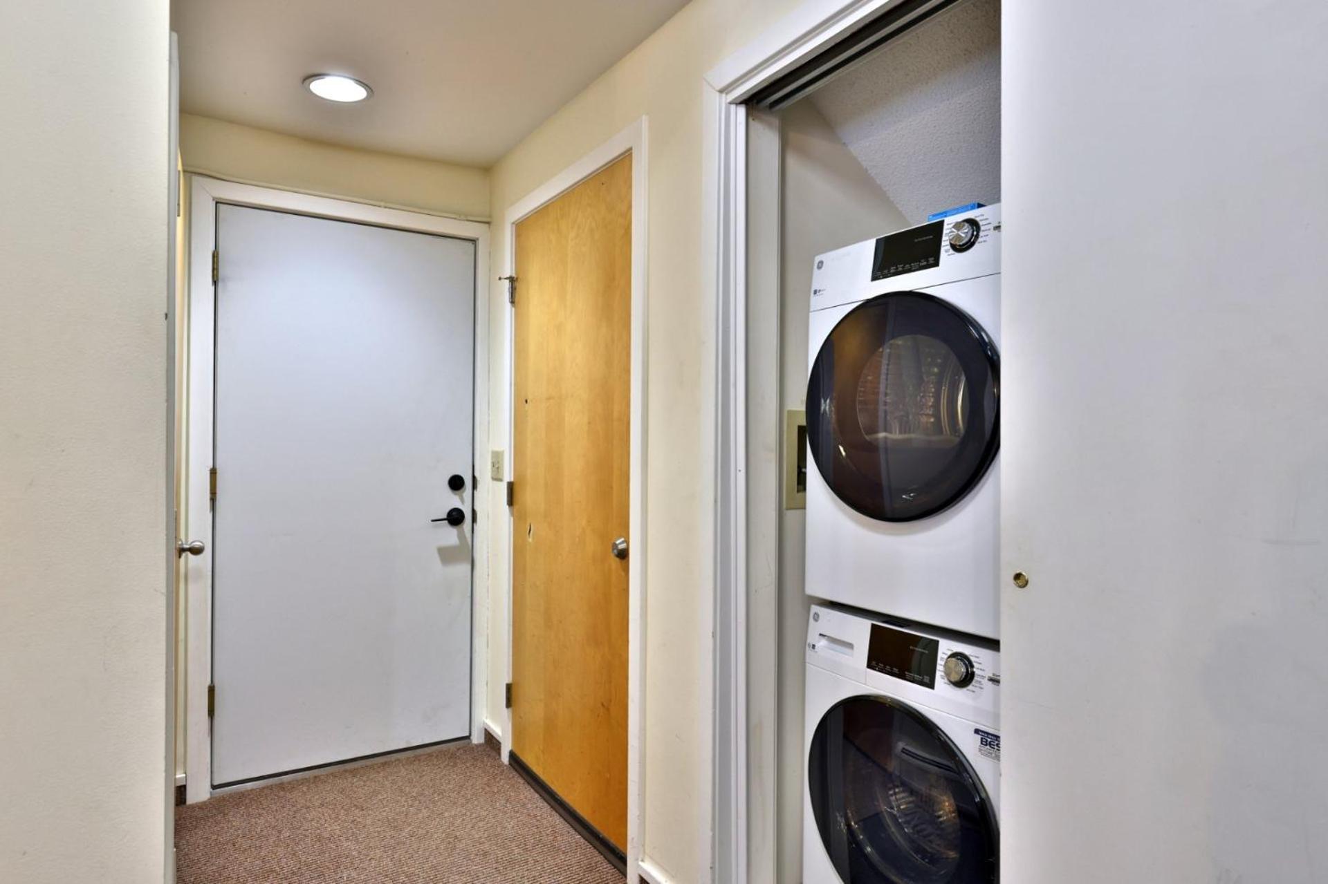Woods Resort and Spa - Cozy 2-Bedroom Condo Minutes to Ski Resort - Spa, Pool, Hot Tub, Tennis, Fireplace