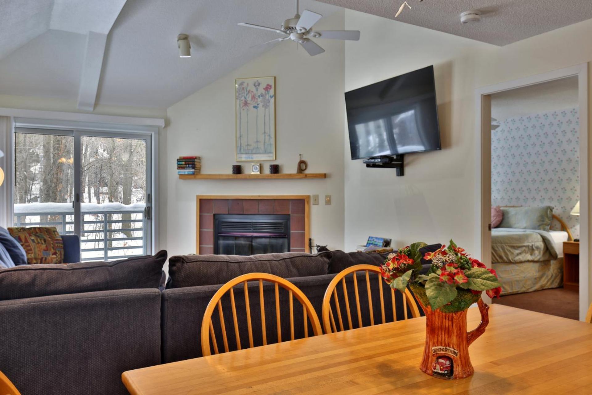 Woods Resort and Spa - Cozy 2-Bedroom Condo Minutes to Ski Resort - Spa, Pool, Hot Tub, Tennis, Fireplace