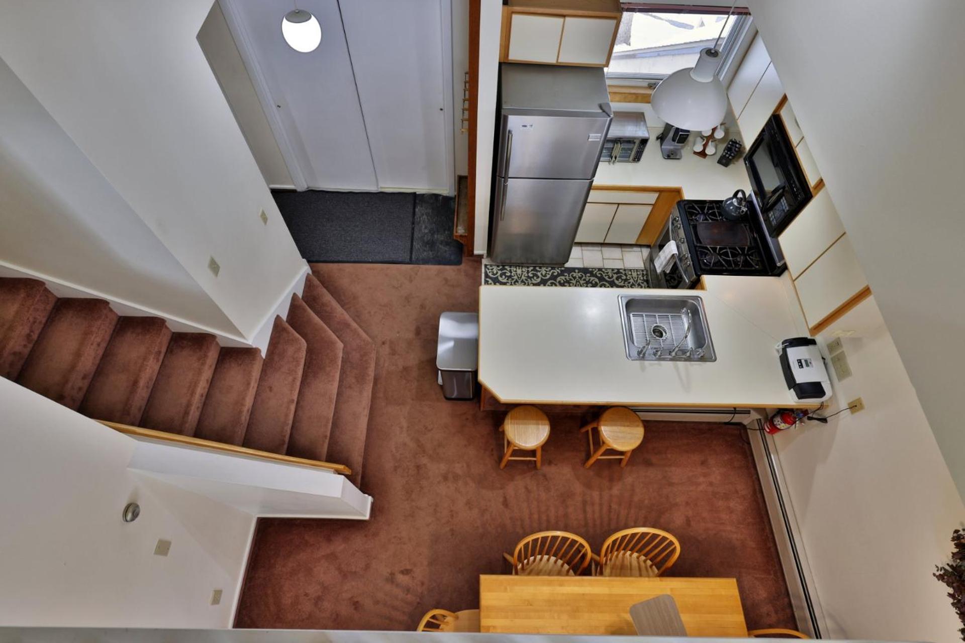 Woods Resort and Spa - Cozy 2-Bedroom Condo Minutes to Ski Resort - Spa, Pool, Hot Tub, Tennis, Fireplace