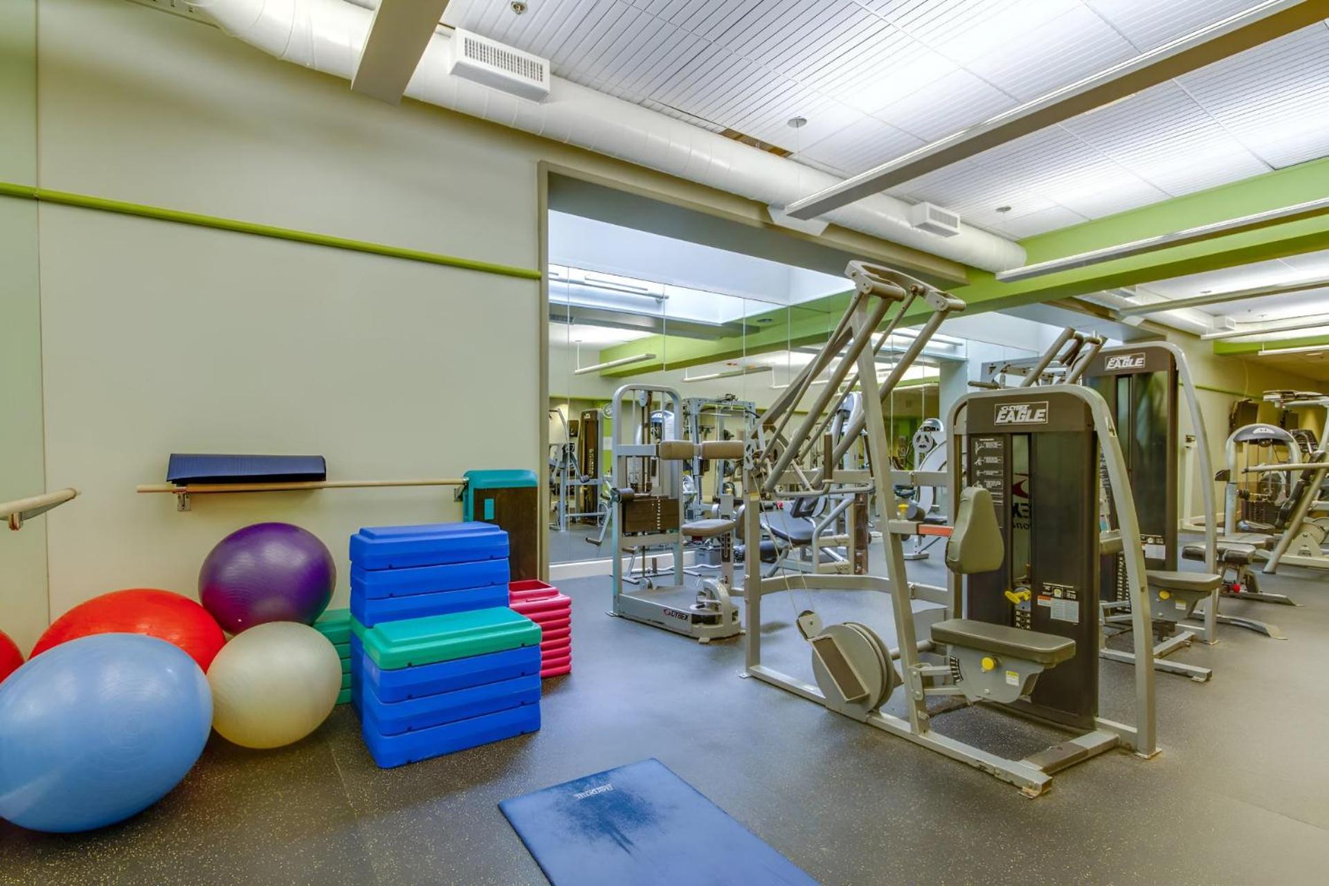 Woods Resort and Spa - Cozy 2-Bedroom Condo Minutes to Ski Resort - Spa, Pool, Hot Tub, Tennis, Fireplace