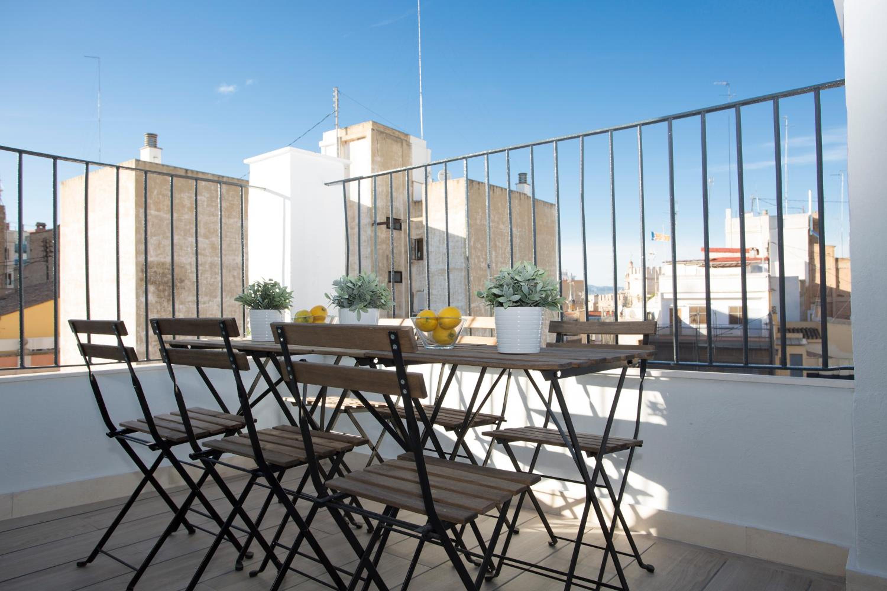 SingularStays Mercado Central