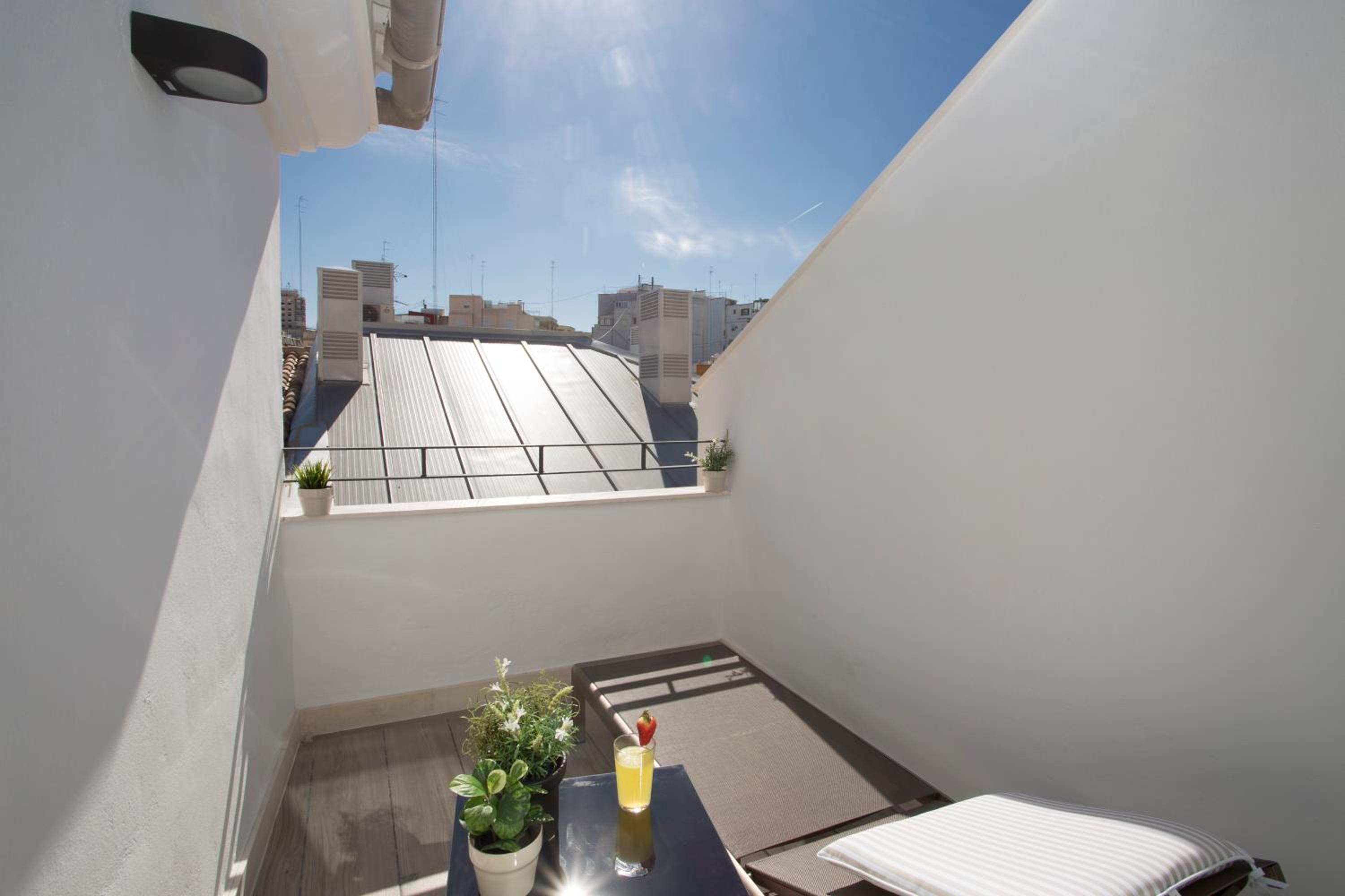 SingularStays Mercado Central