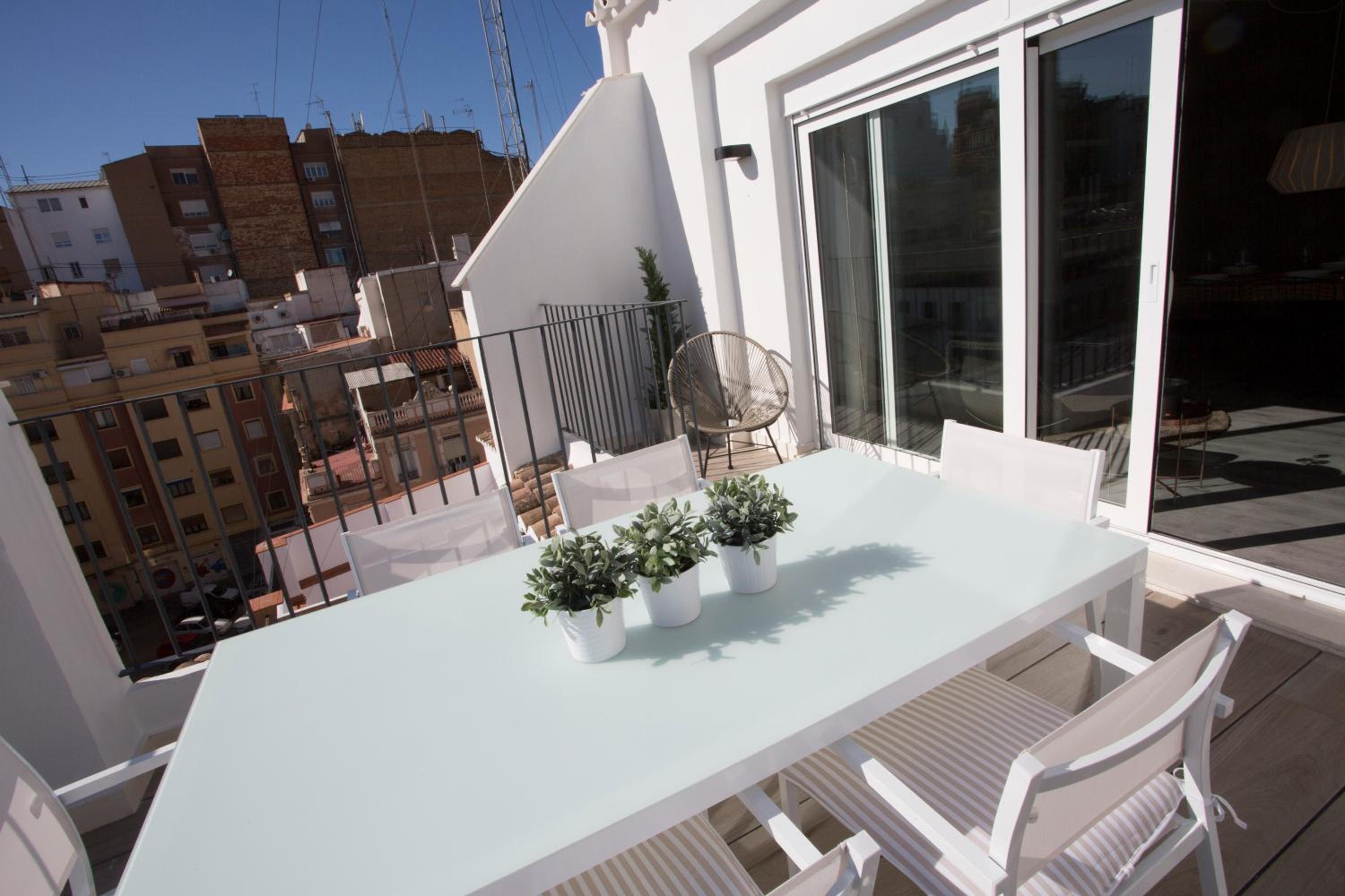 SingularStays Mercado Central