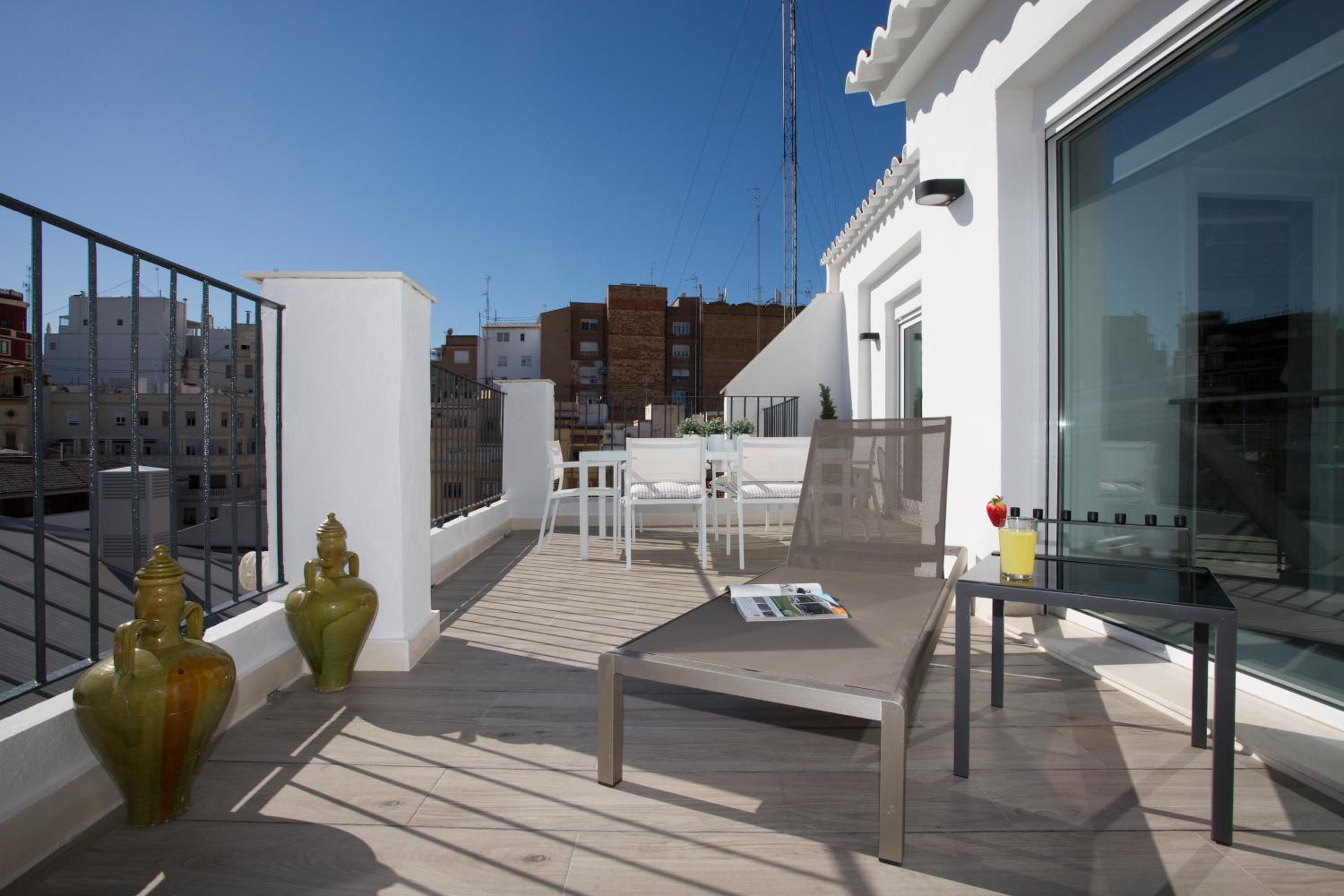 SingularStays Mercado Central