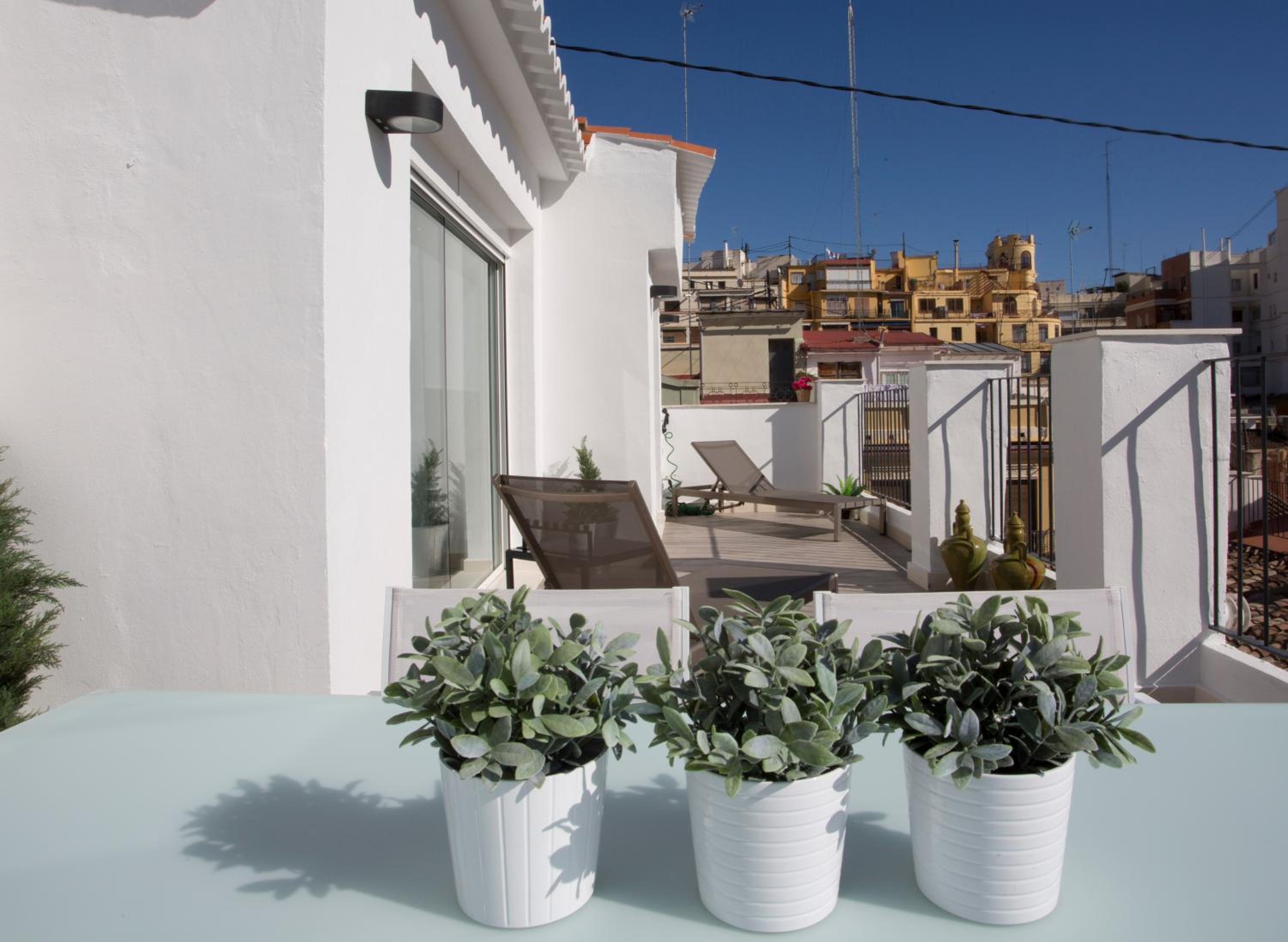 SingularStays Mercado Central