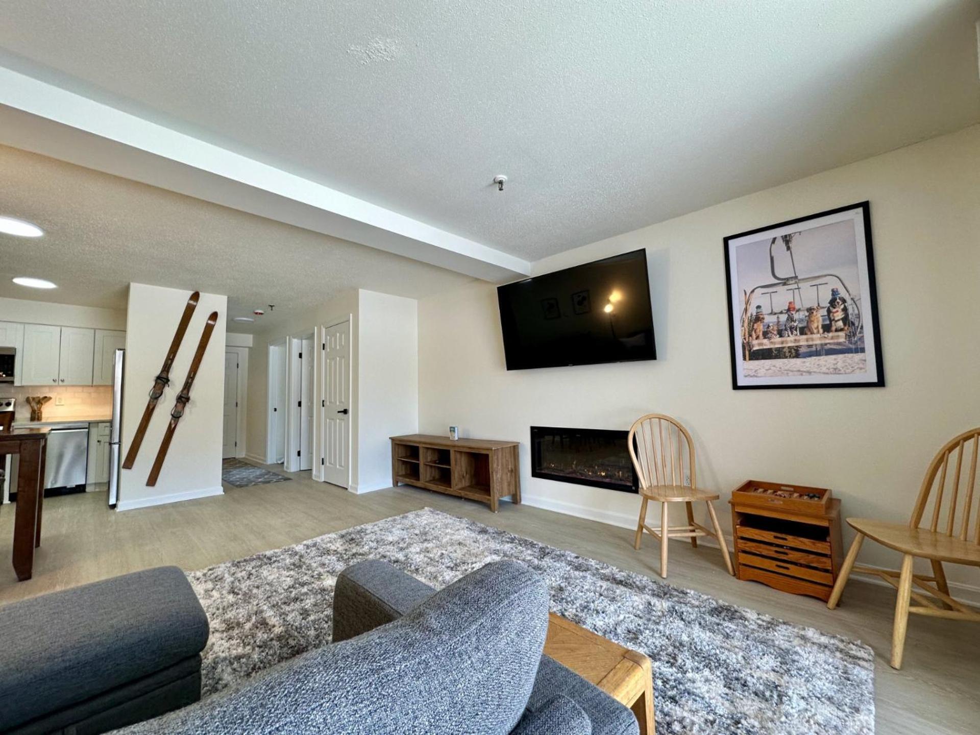 Mountain Green Resort - 2BR, 2BA Renovated Condo, Pool, Hot Tub, Shuttle, Gym, Restaurant