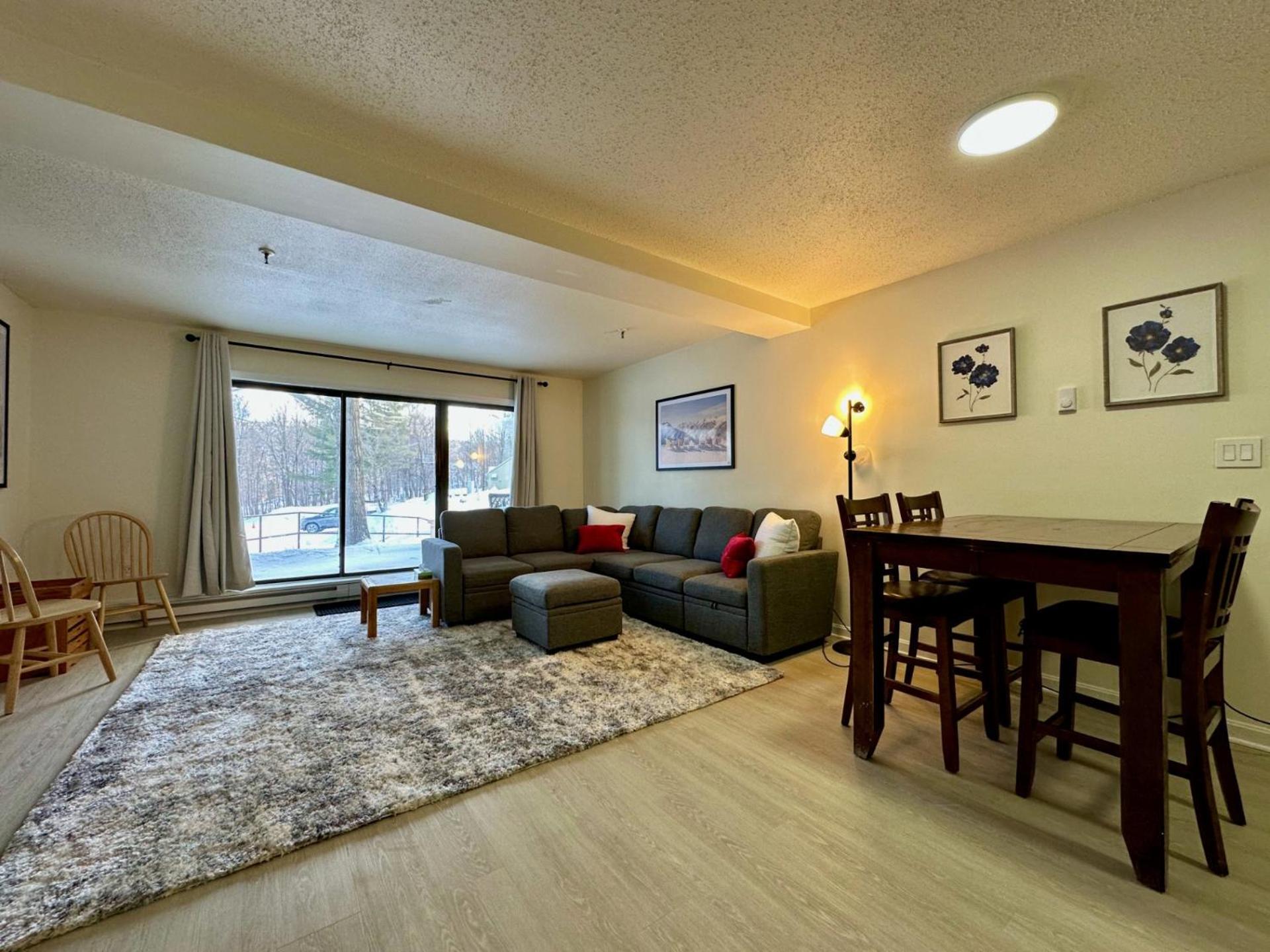 Mountain Green Resort - 2BR, 2BA Renovated Condo, Pool, Hot Tub, Shuttle, Gym, Restaurant