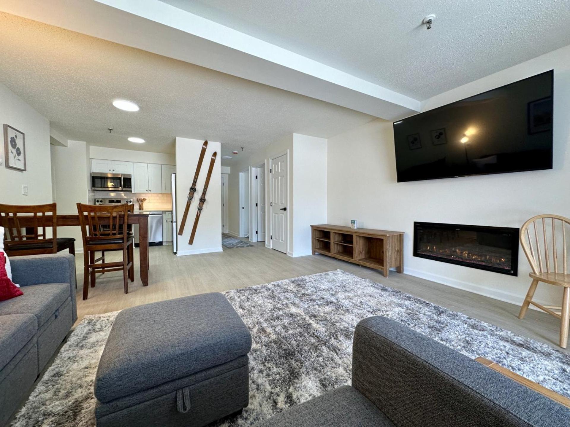 Mountain Green Resort - 2BR, 2BA Renovated Condo, Pool, Hot Tub, Shuttle, Gym, Restaurant