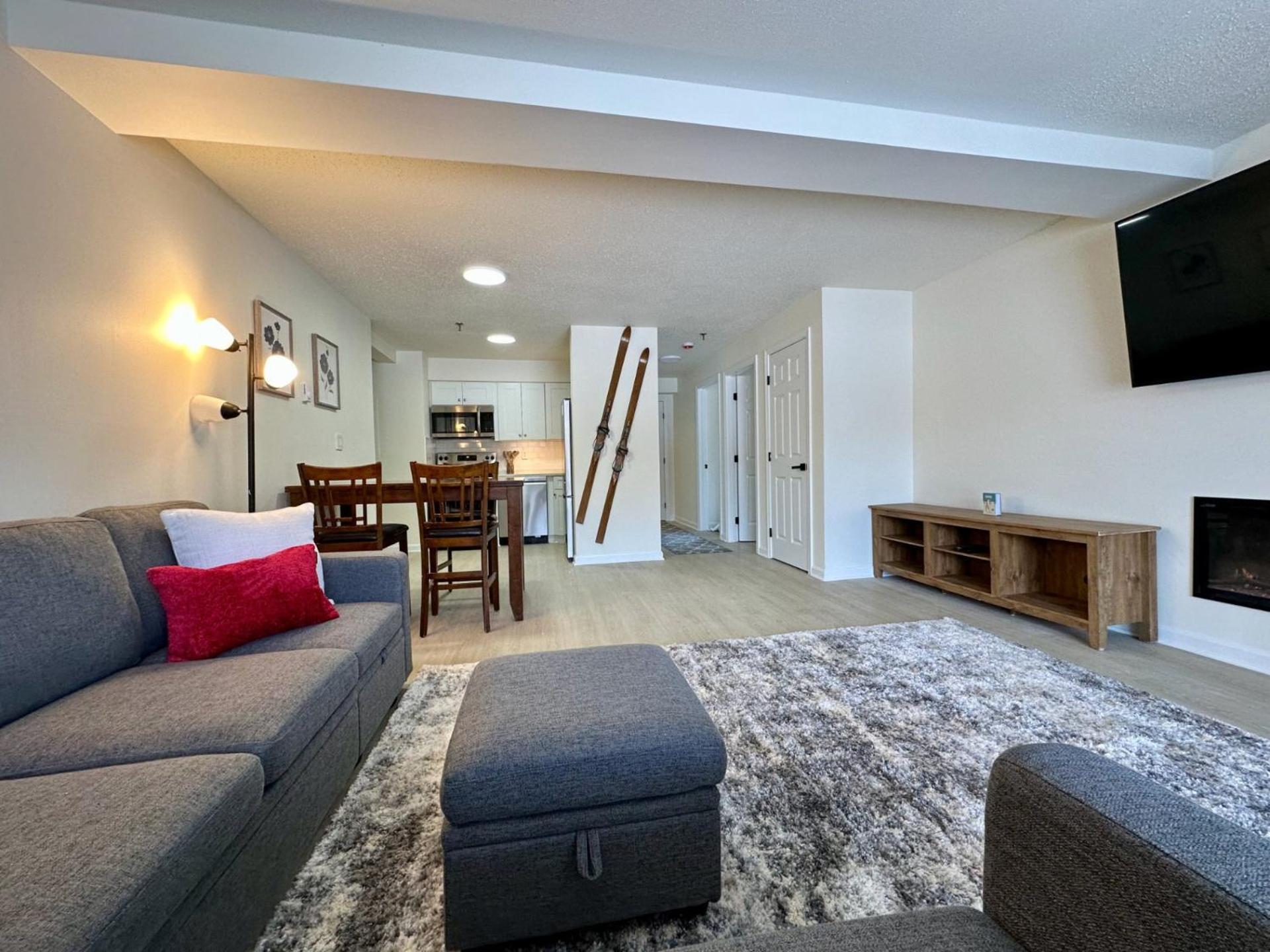 Mountain Green Resort - 2BR, 2BA Renovated Condo, Pool, Hot Tub, Shuttle, Gym, Restaurant