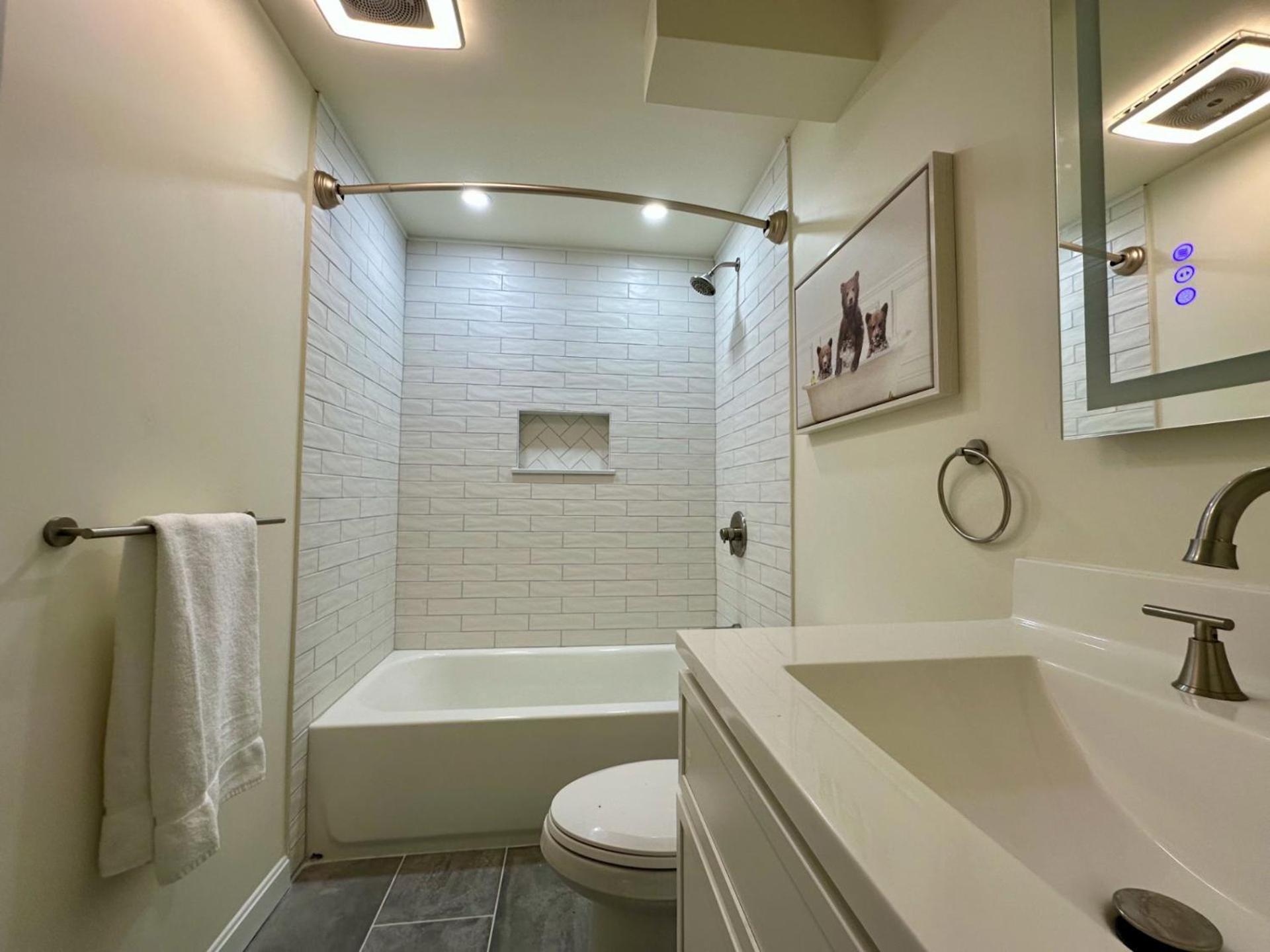 Mountain Green Resort - 2BR, 2BA Renovated Condo, Pool, Hot Tub, Shuttle, Gym, Restaurant