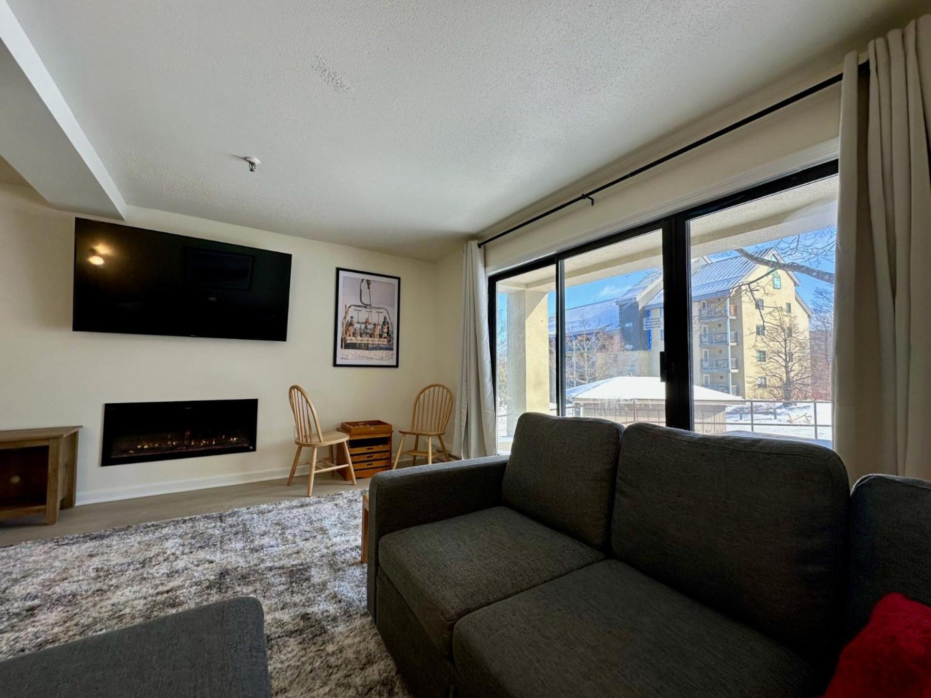 Mountain Green Resort - 2BR, 2BA Renovated Condo, Pool, Hot Tub, Shuttle, Gym, Restaurant