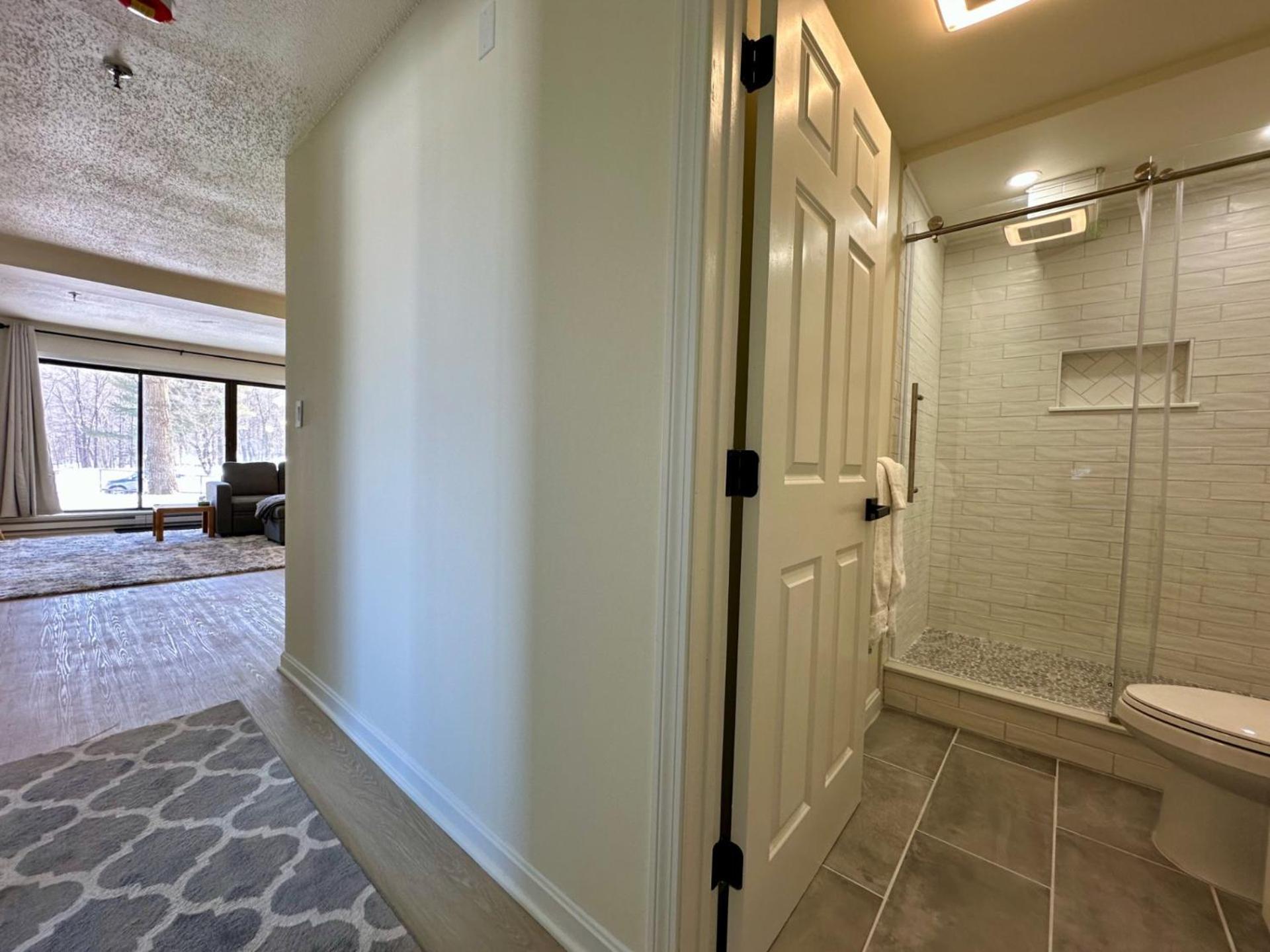 Mountain Green Resort - 2BR, 2BA Renovated Condo, Pool, Hot Tub, Shuttle, Gym, Restaurant