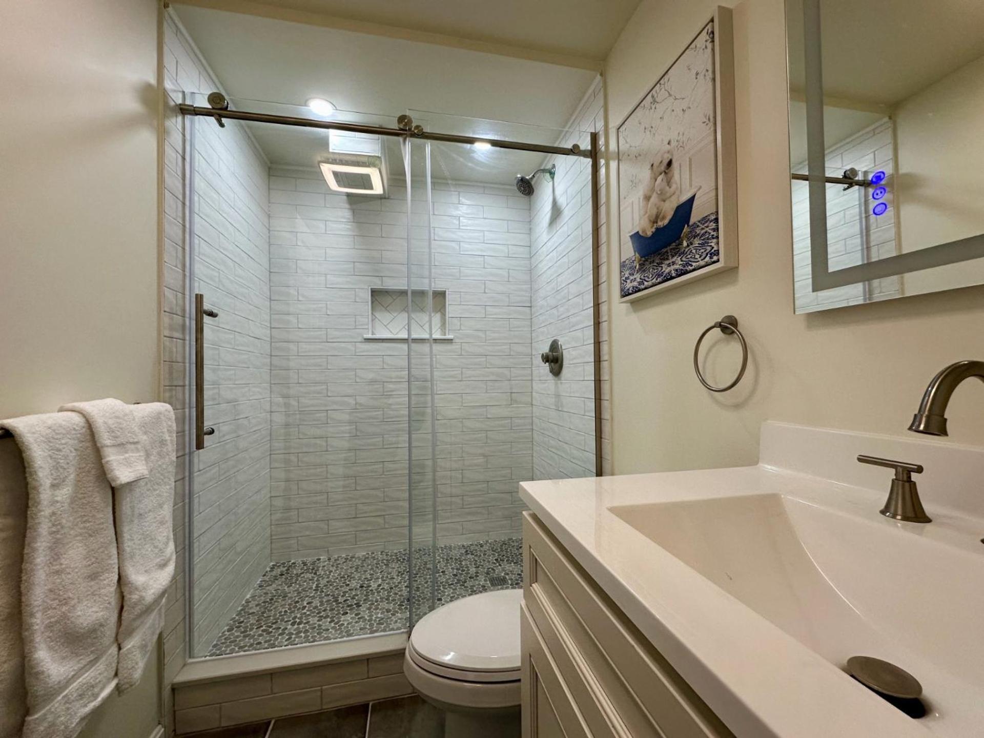 Mountain Green Resort - 2BR, 2BA Renovated Condo, Pool, Hot Tub, Shuttle, Gym, Restaurant